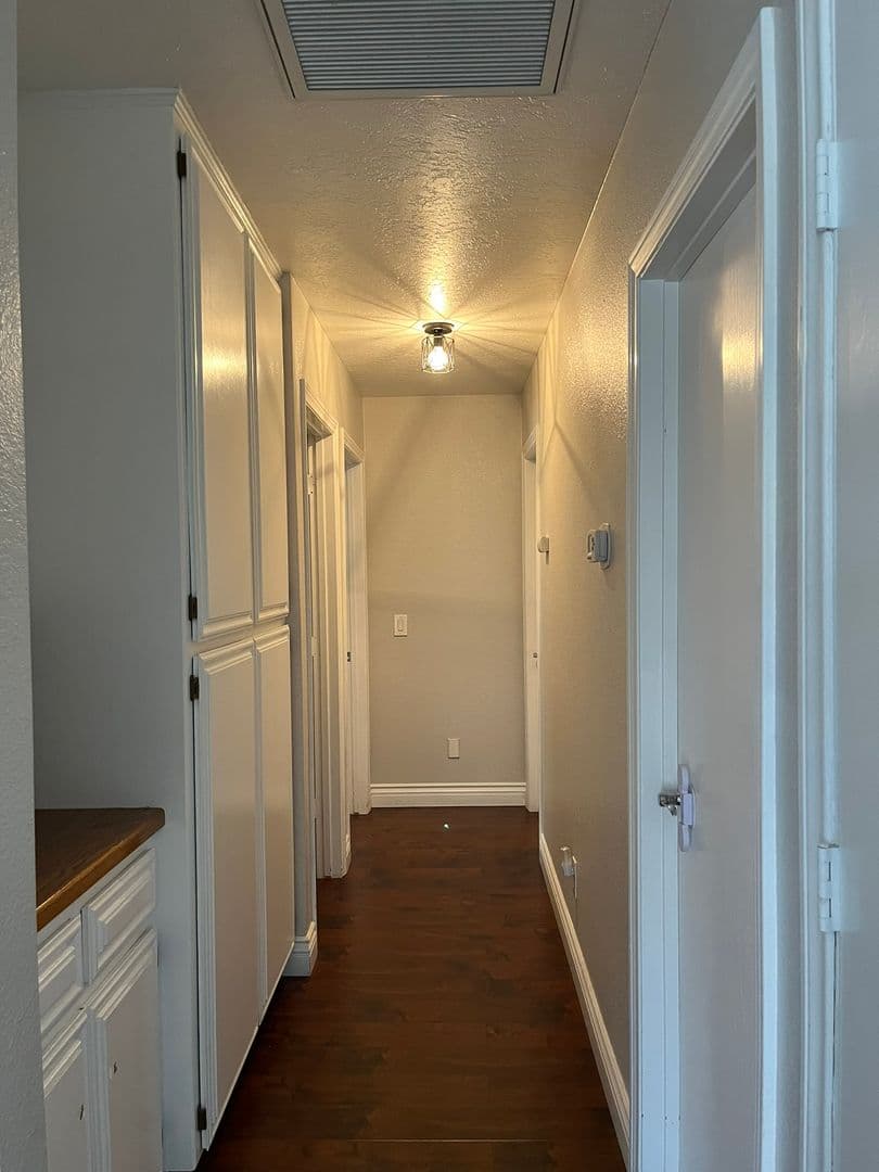 Hesperia House: 19105 Centennial St