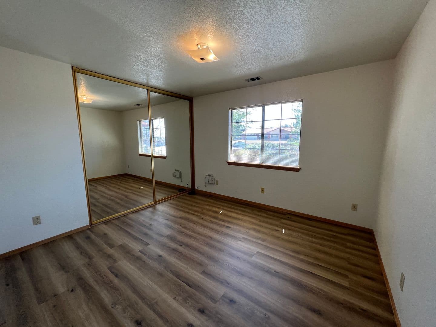 Apple Valley House: 16306 Kasota Road