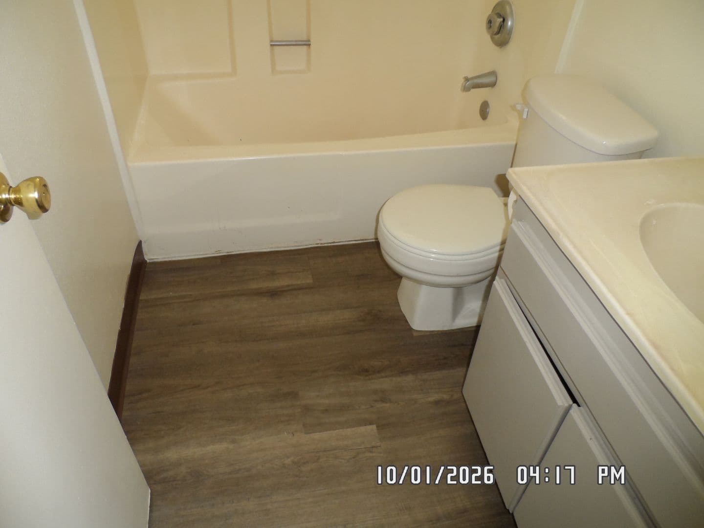 Apple Valley Apartment: 18344 Taloga Road