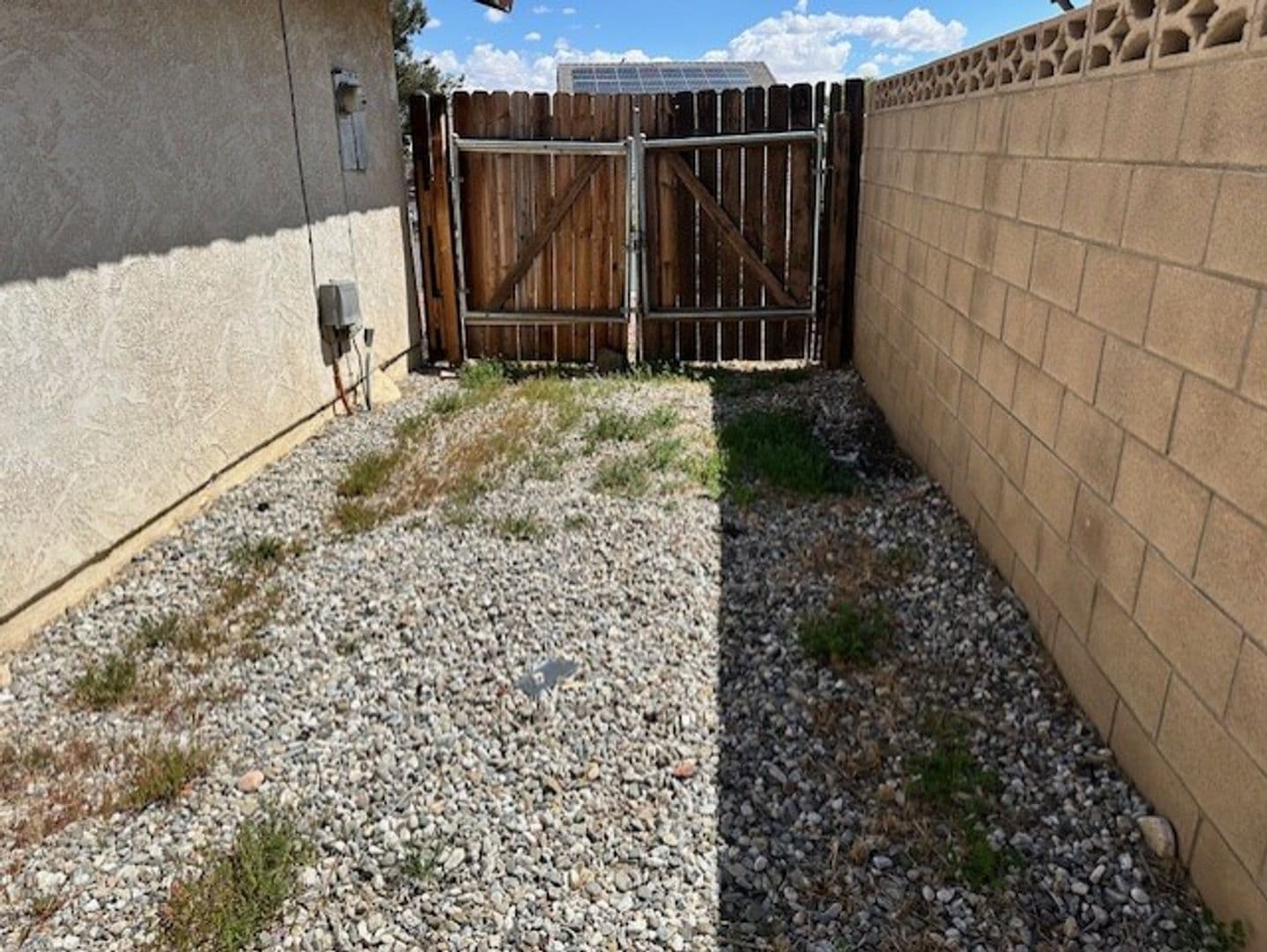 Victorville House: 13330 Stoneridge Dr.
