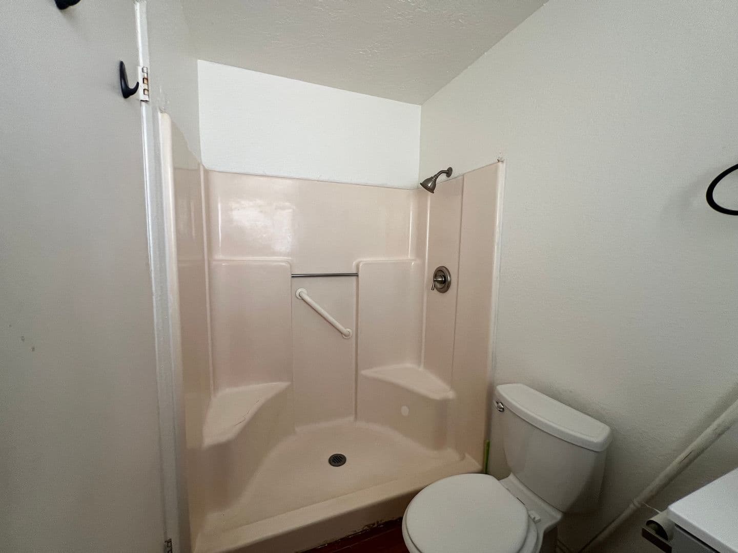 Apple Valley House: 22347 Tehama Road