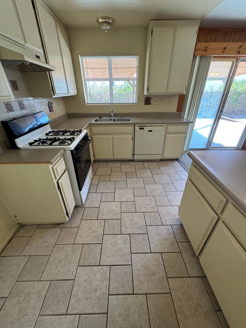 Hesperia House: 19172 Goleta Street