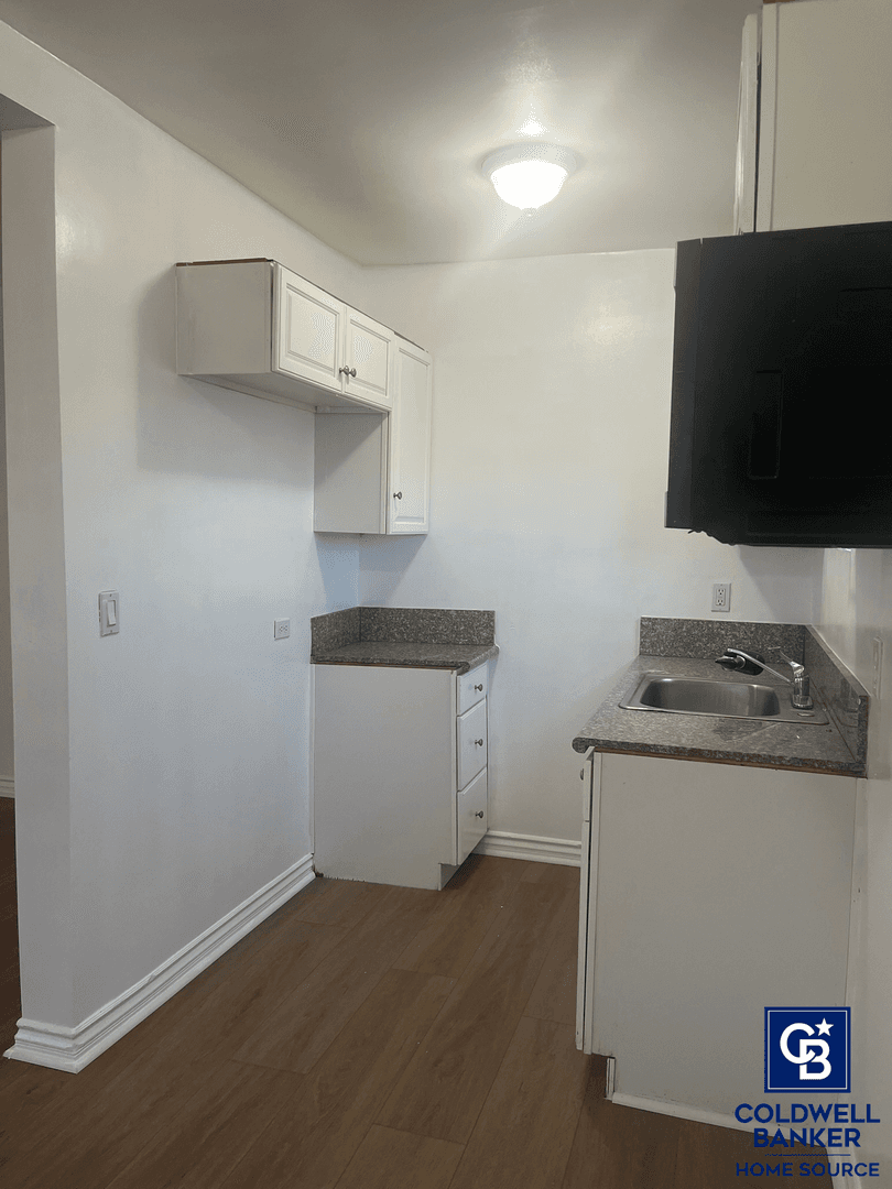 Victorville Apartment: 15405 Hesperia Rd
