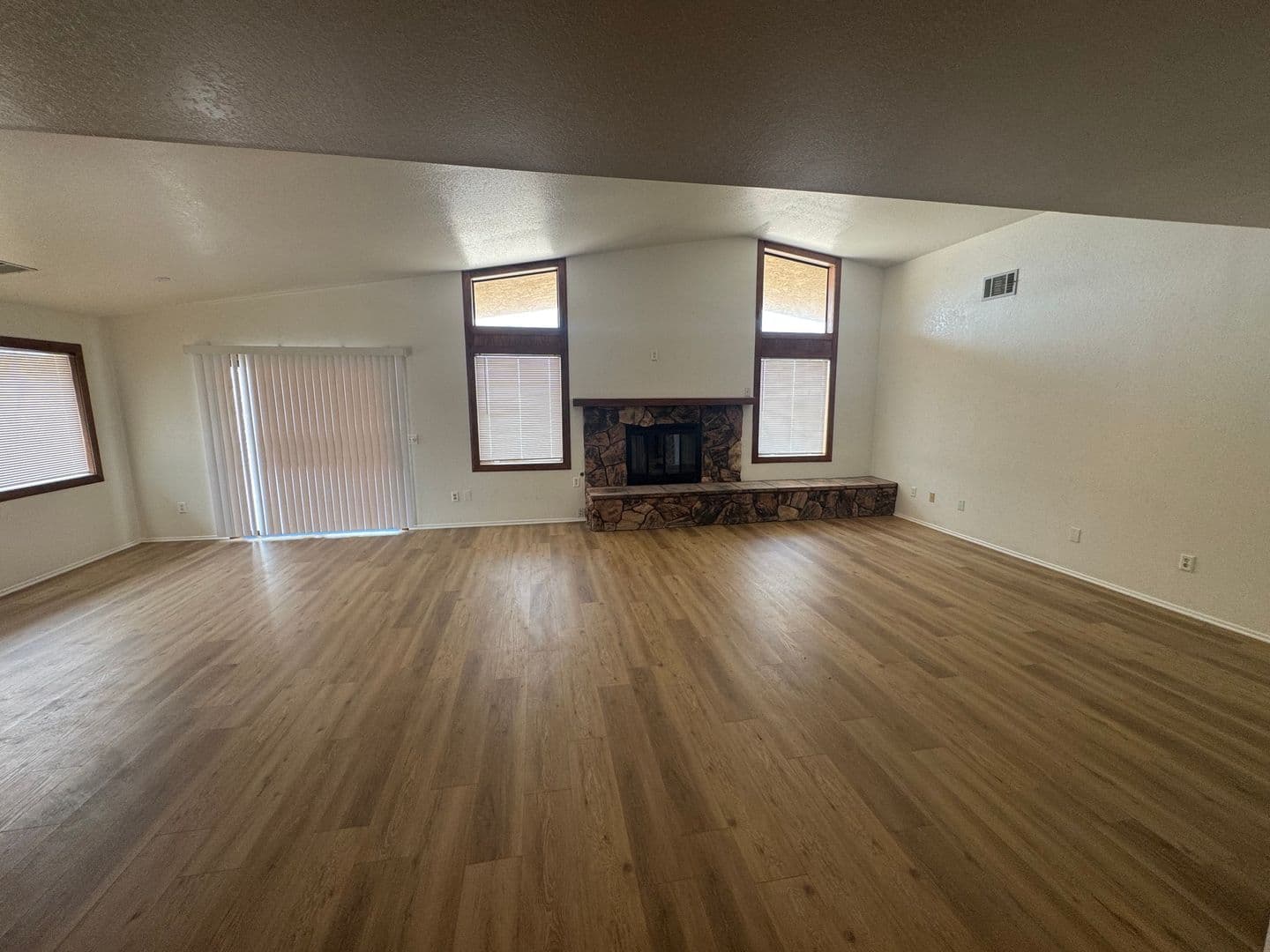 Apple Valley House: 16382 Kamana Court