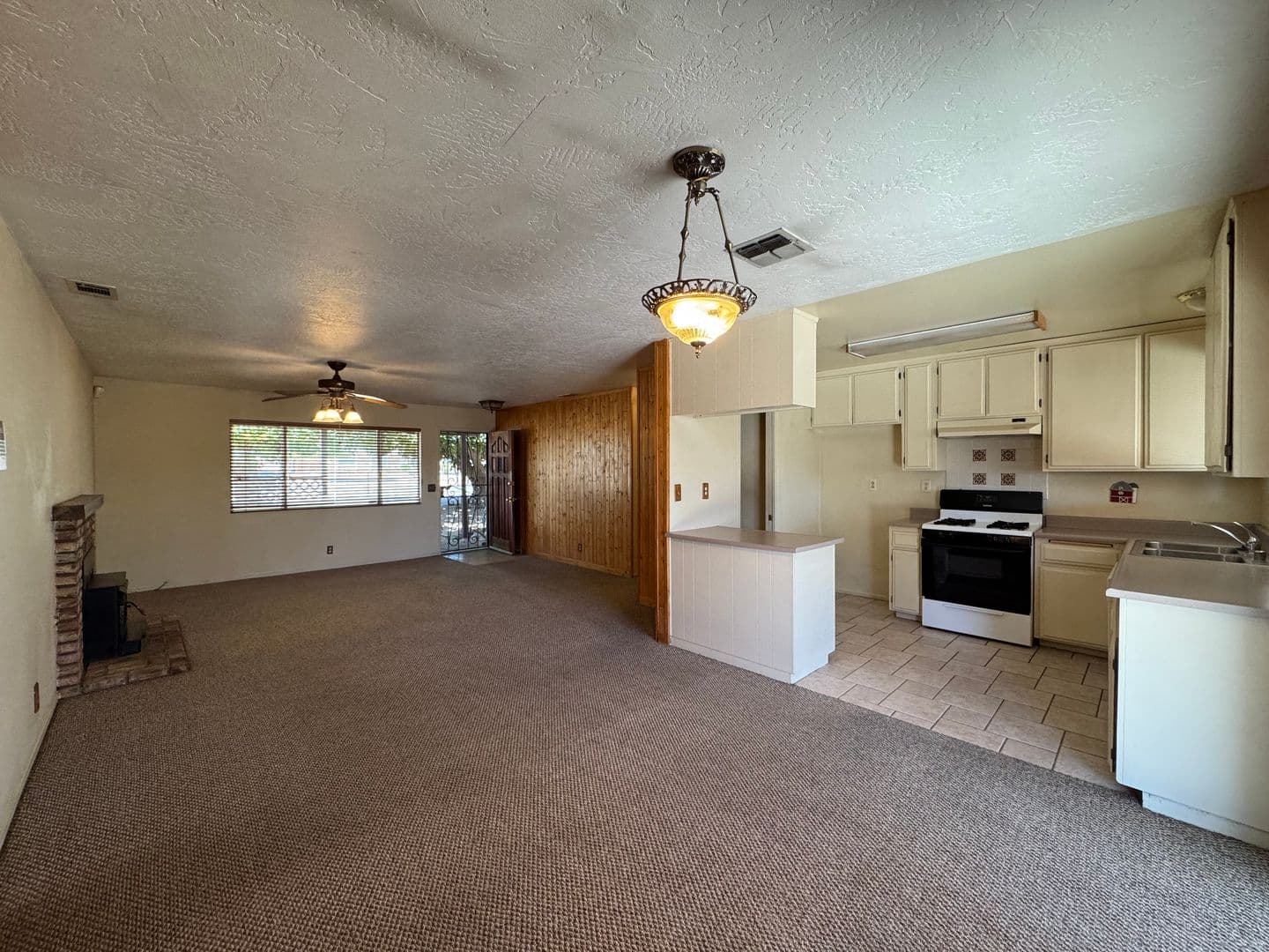 Hesperia House: 19172 Goleta Street