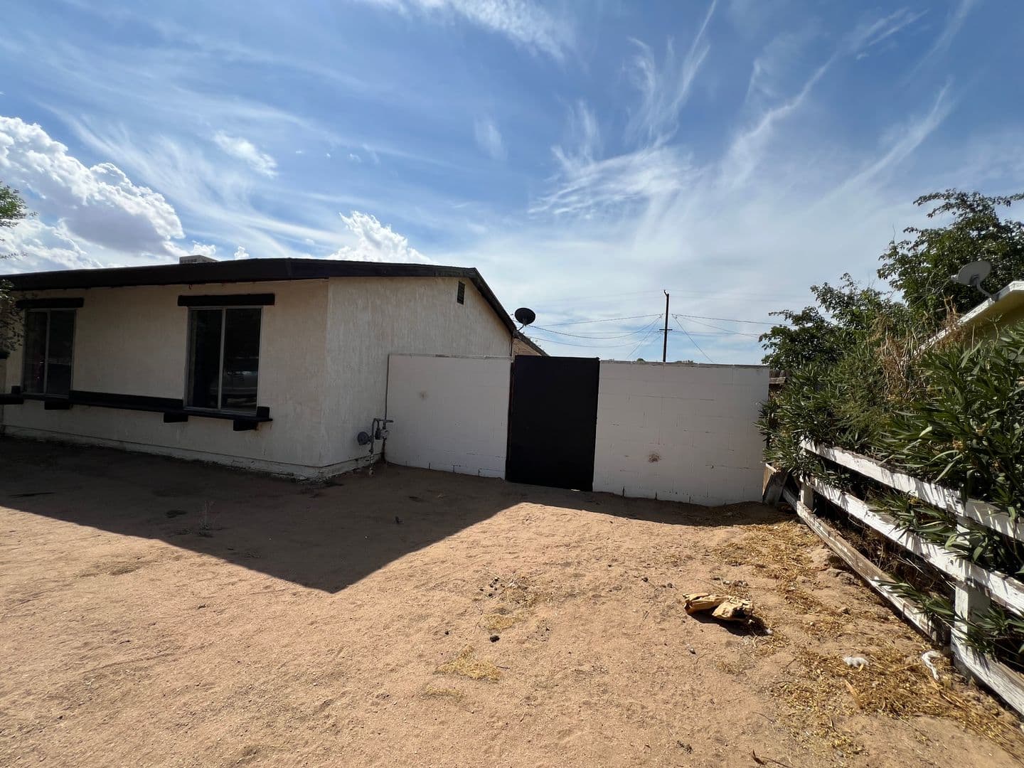 Apple Valley House: 22347 Tehama Road