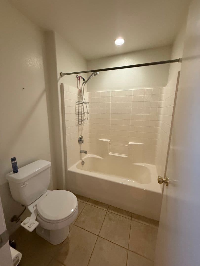 Hesperia House: 12951 Susanville St