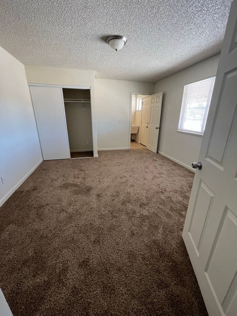 Hesperia House: 16865 Manzanita Street