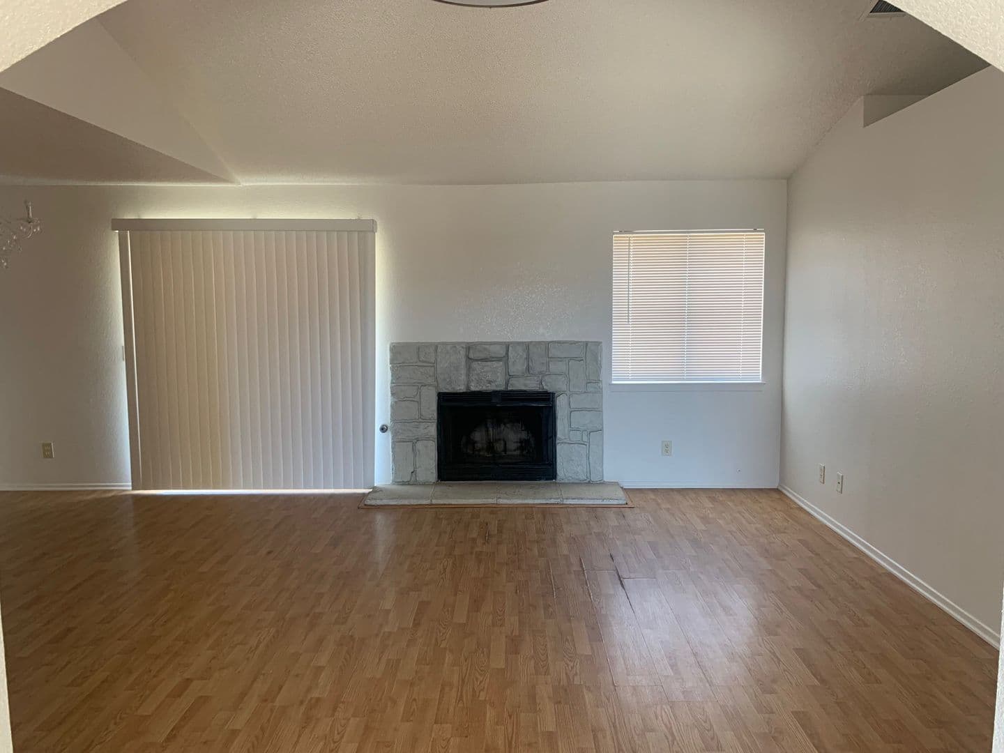 Apple Valley House: 22266 Hurons Ave