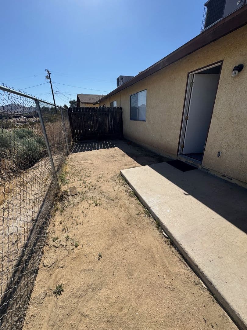 Apple Valley Apartment: 15757 Olalee Road