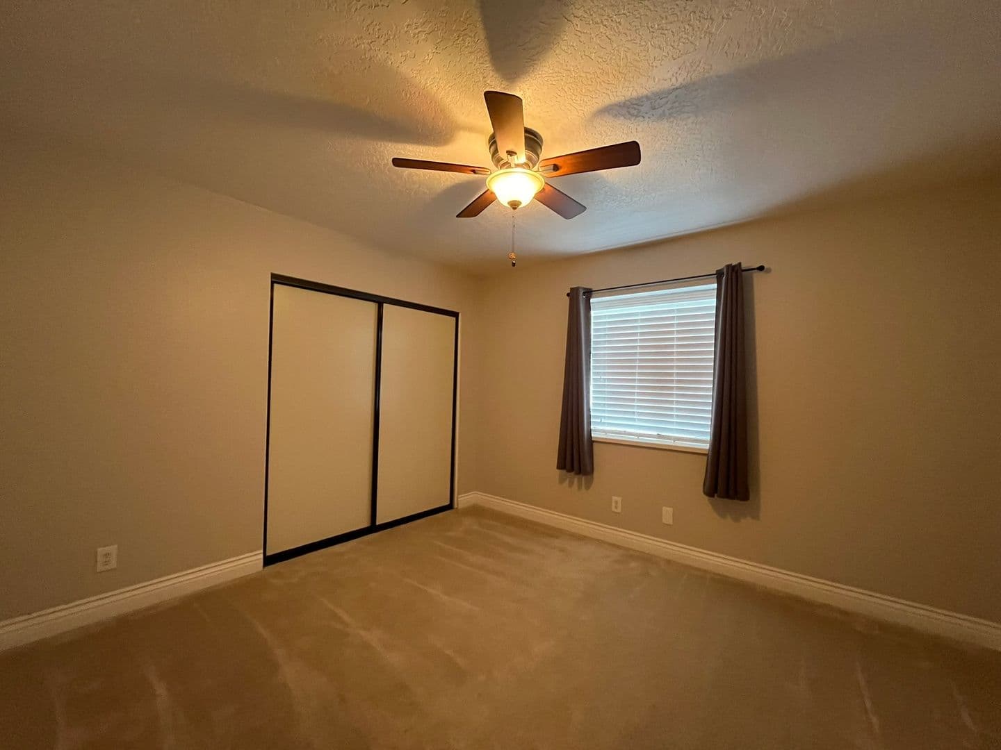 Hesperia House: 19105 Centennial St