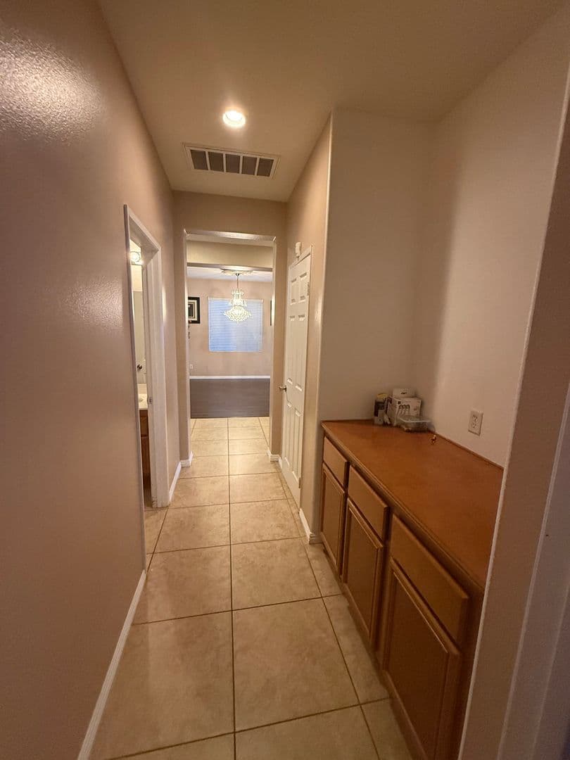 Hesperia House: 12951 Susanville St