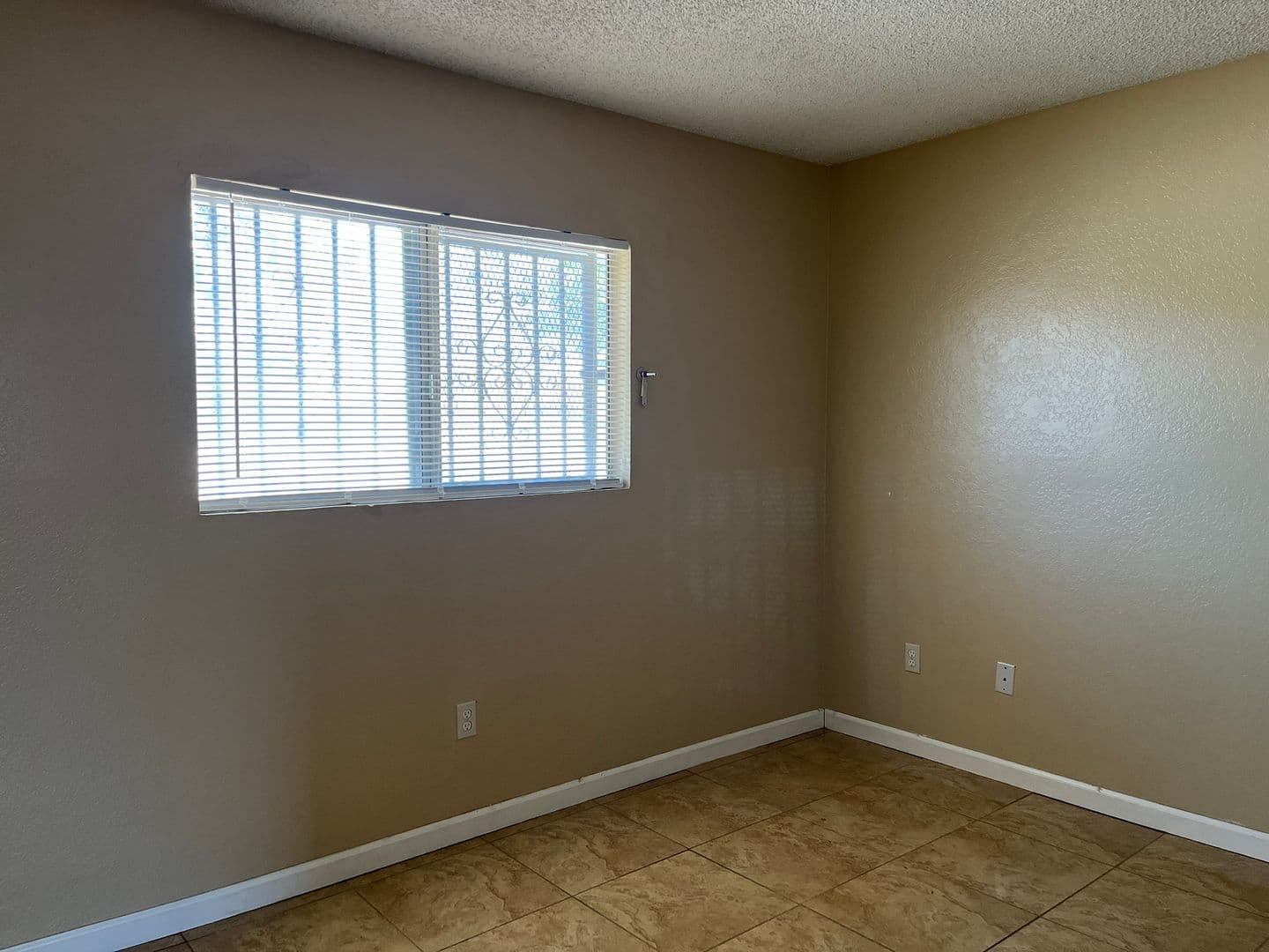 Adelanto House: 10443 Cimmeron Trail Dr