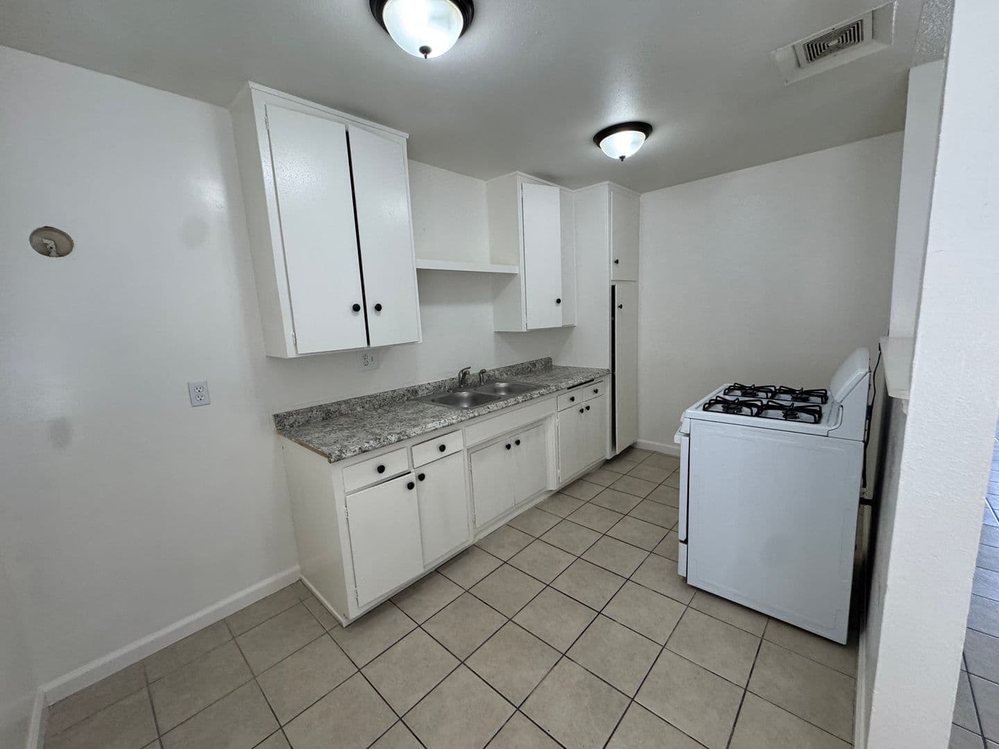 Covina Apartment: 501 E. Hurst St