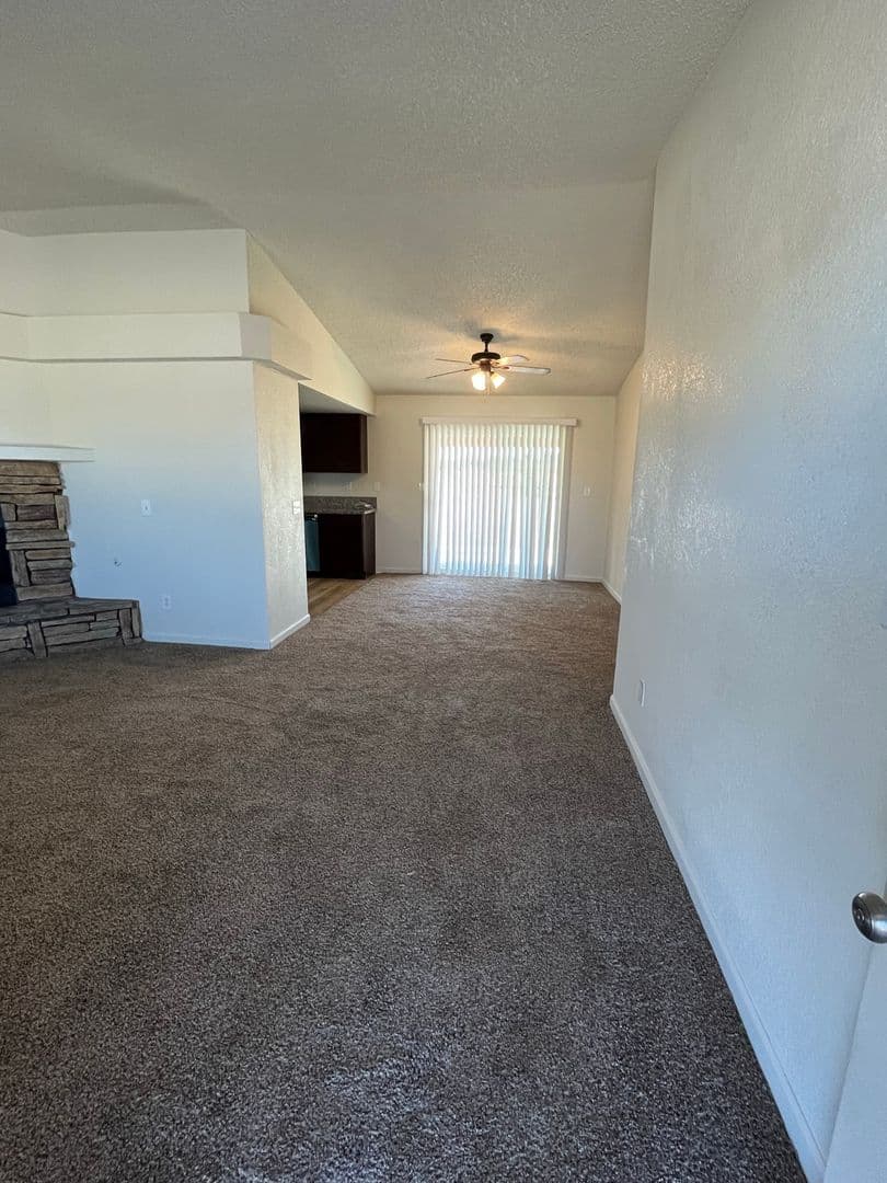 Hesperia House: 16865 Manzanita Street