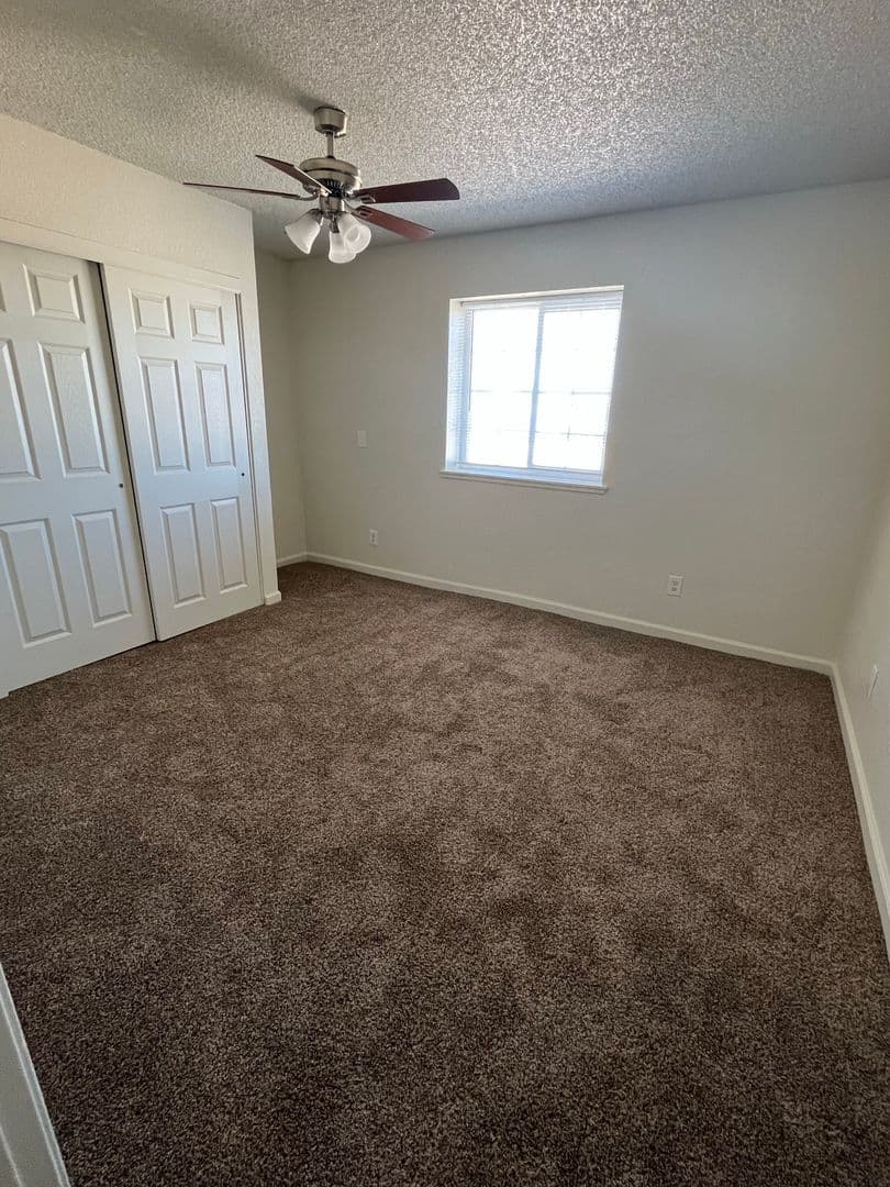 Hesperia House: 16865 Manzanita Street