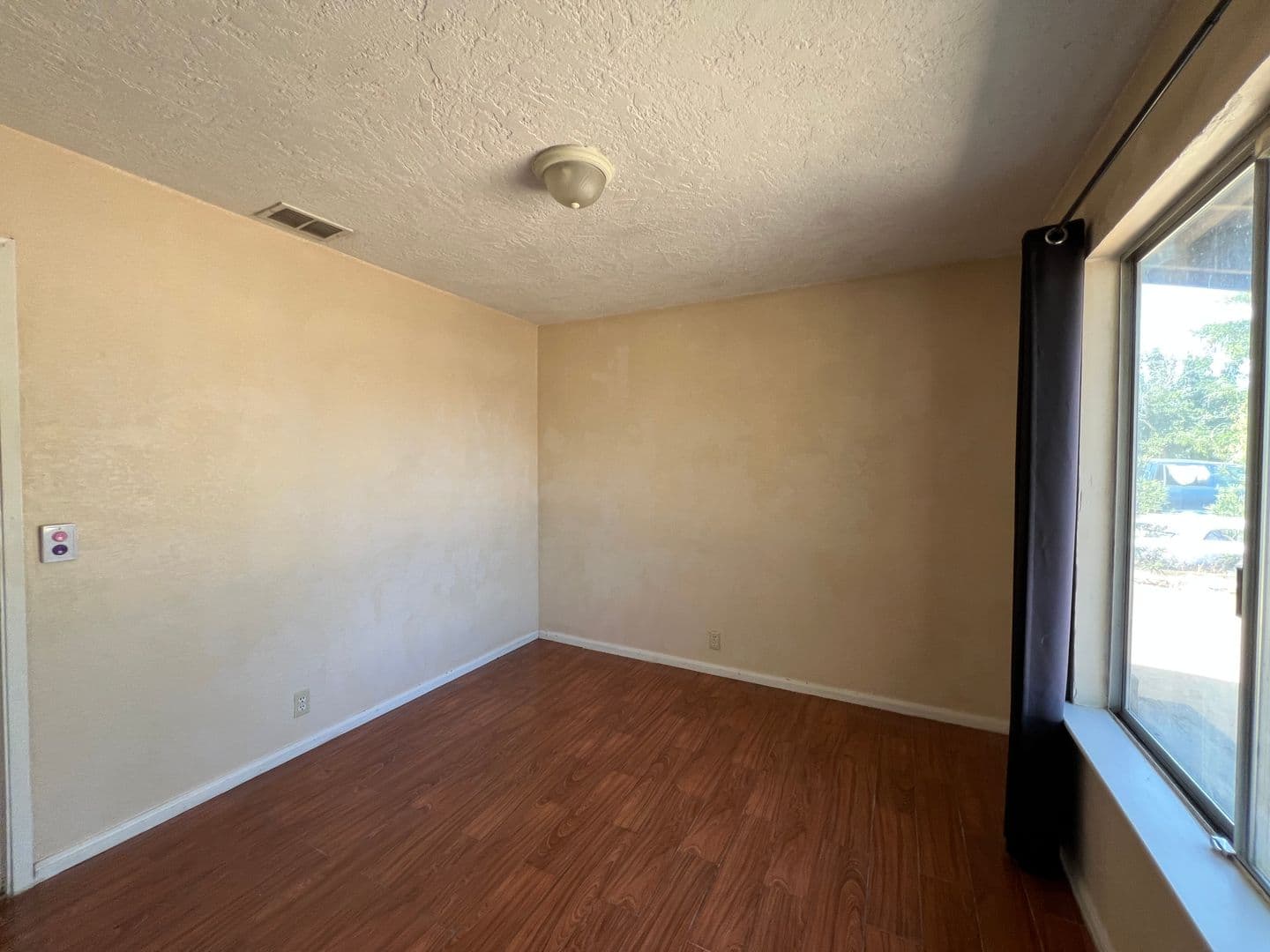 Apple Valley House: 22347 Tehama Road