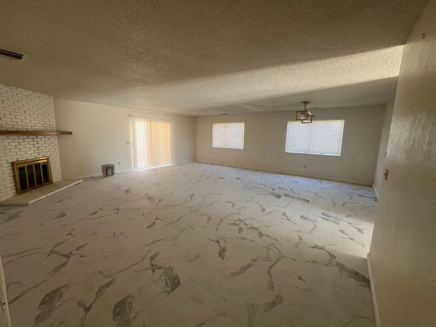 Victorville House: 13330 Stoneridge Dr.