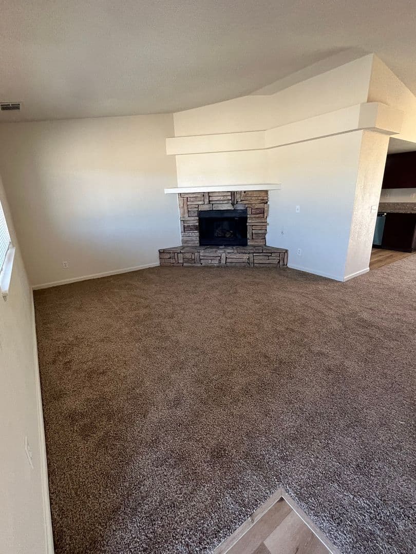 Hesperia House: 16865 Manzanita Street