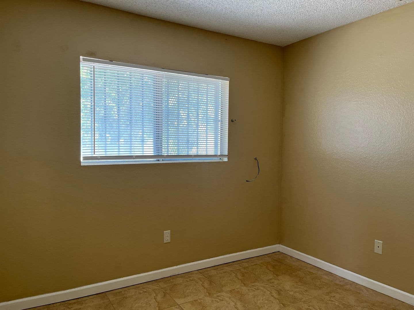 Adelanto House: 10443 Cimmeron Trail Dr