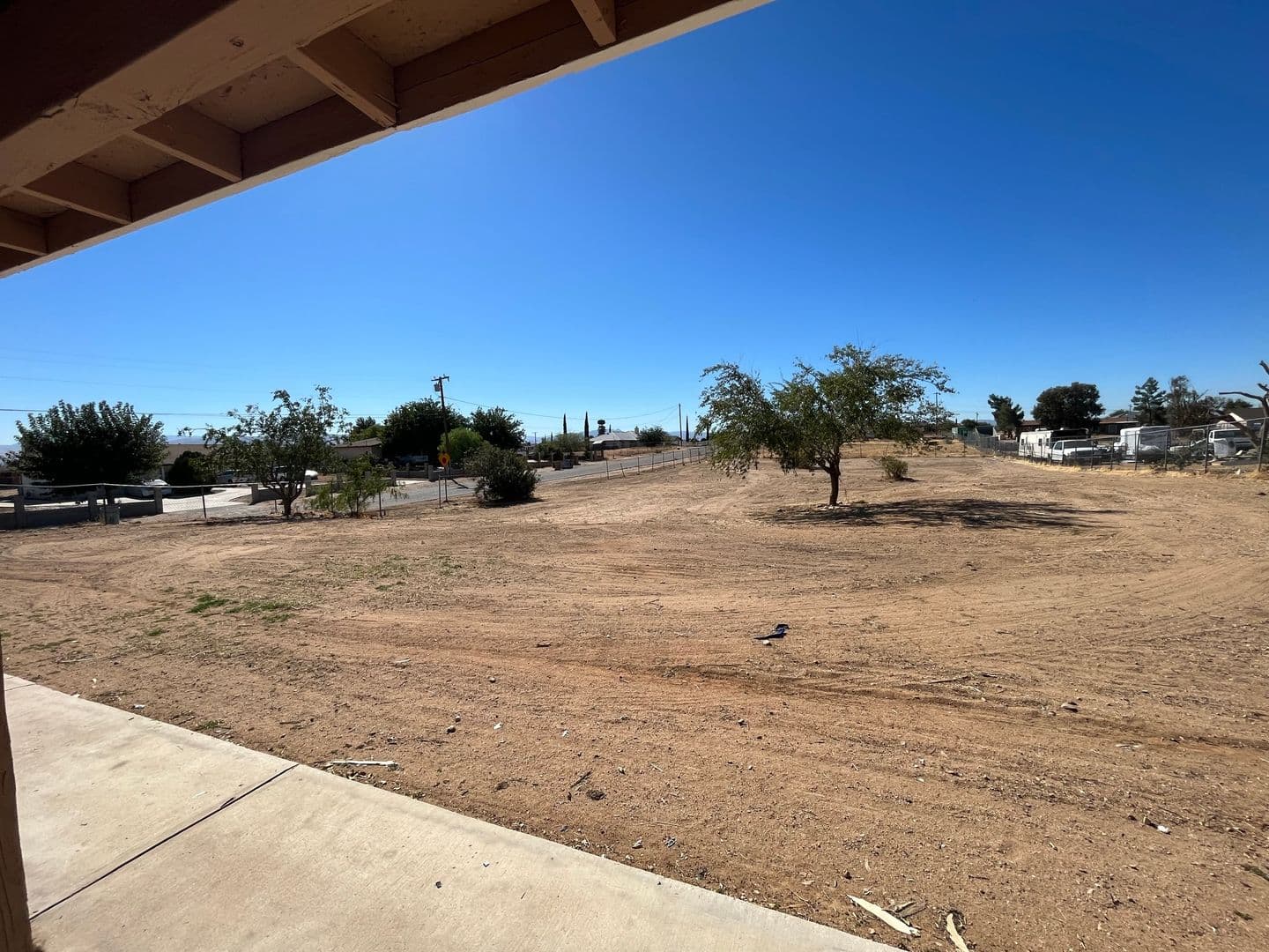 Hesperia House: 16865 Manzanita Street