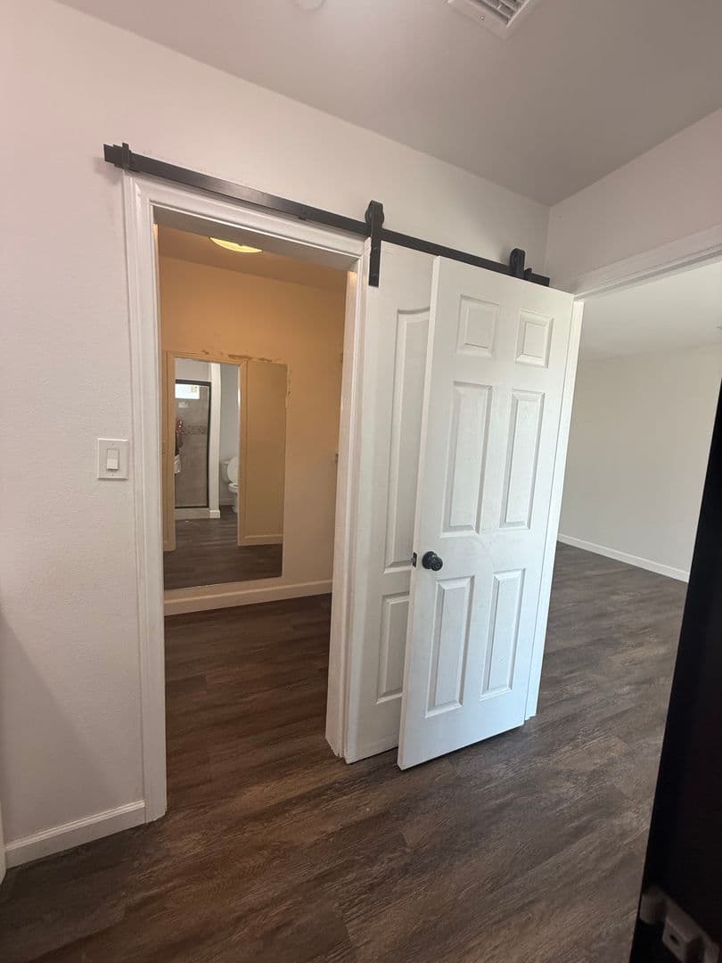 Oak Hills House: 12977 Cactus St