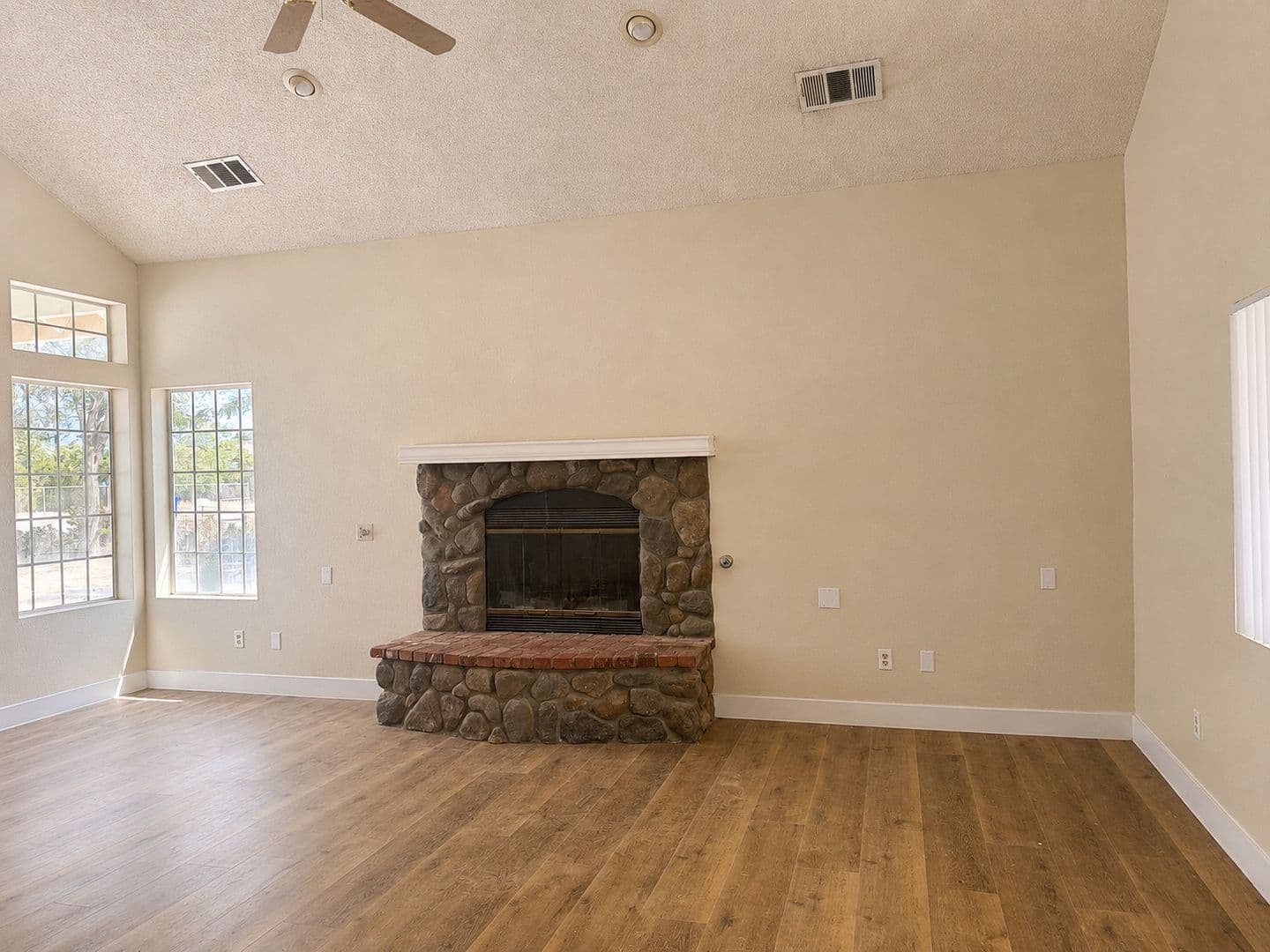 Apple Valley House: 14260 Mandan Road