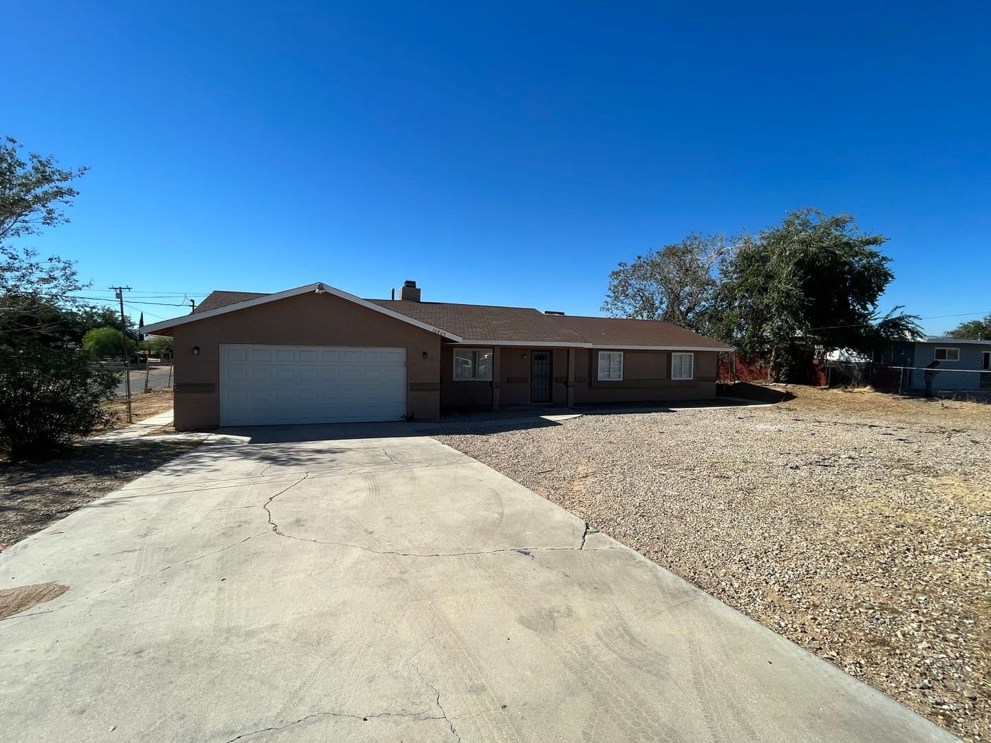 Hesperia House: 16865 Manzanita Street