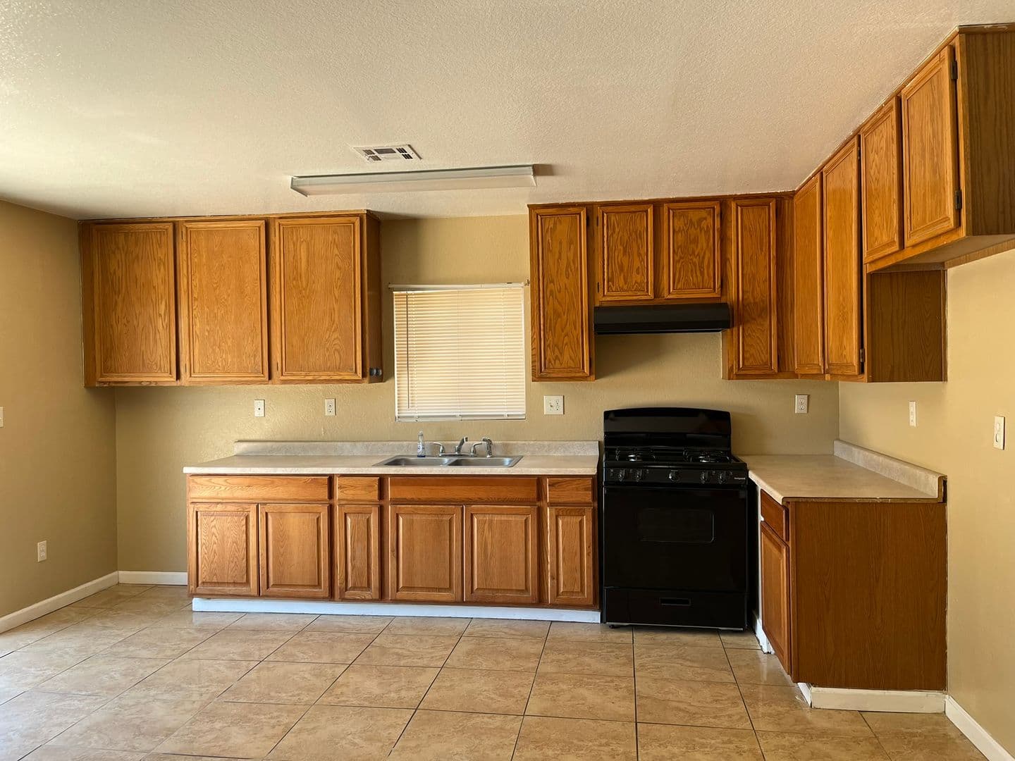 Adelanto House: 10443 Cimmeron Trail Dr