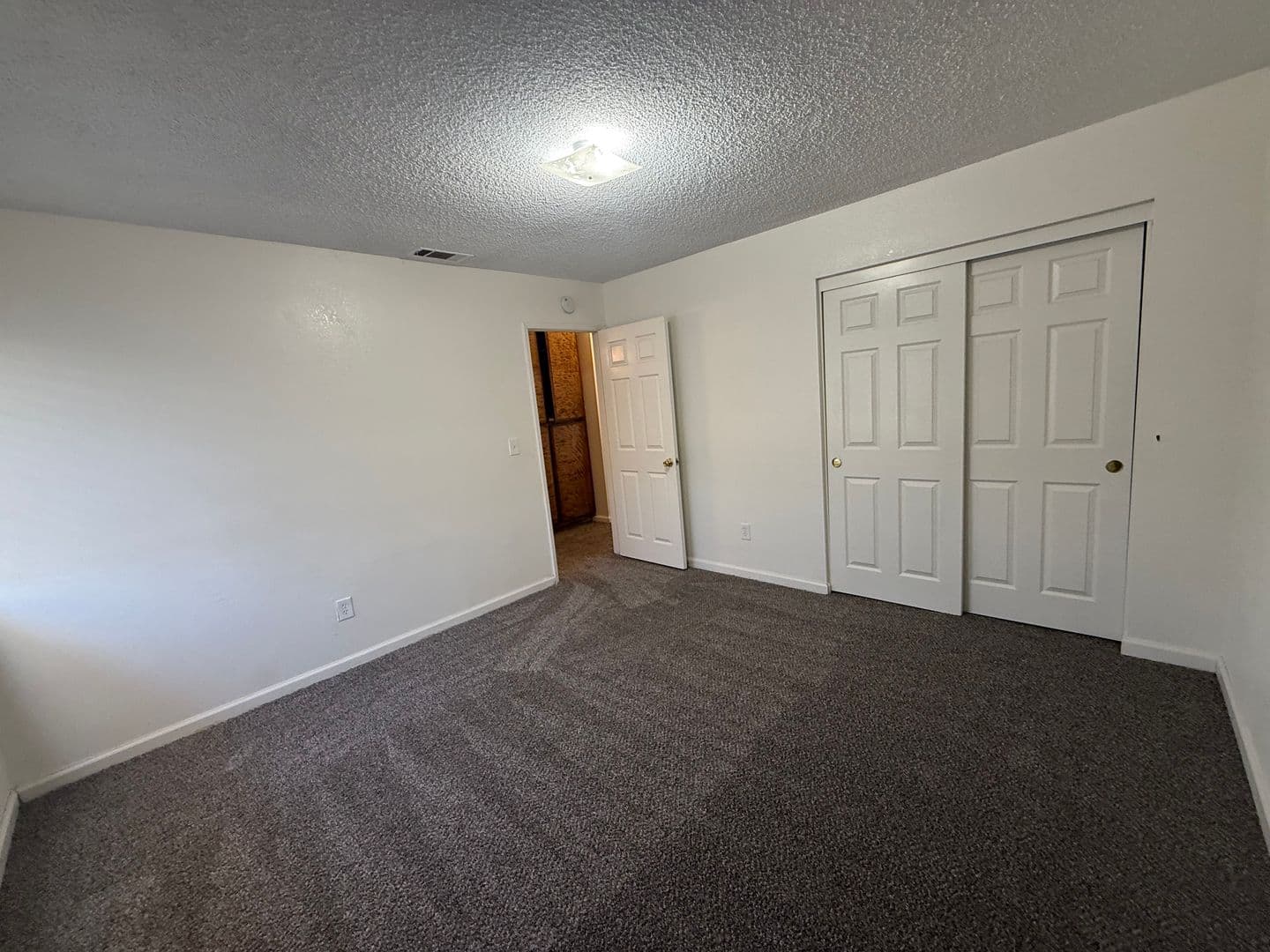 Apple Valley Apartment: 20318 Thunderbird
