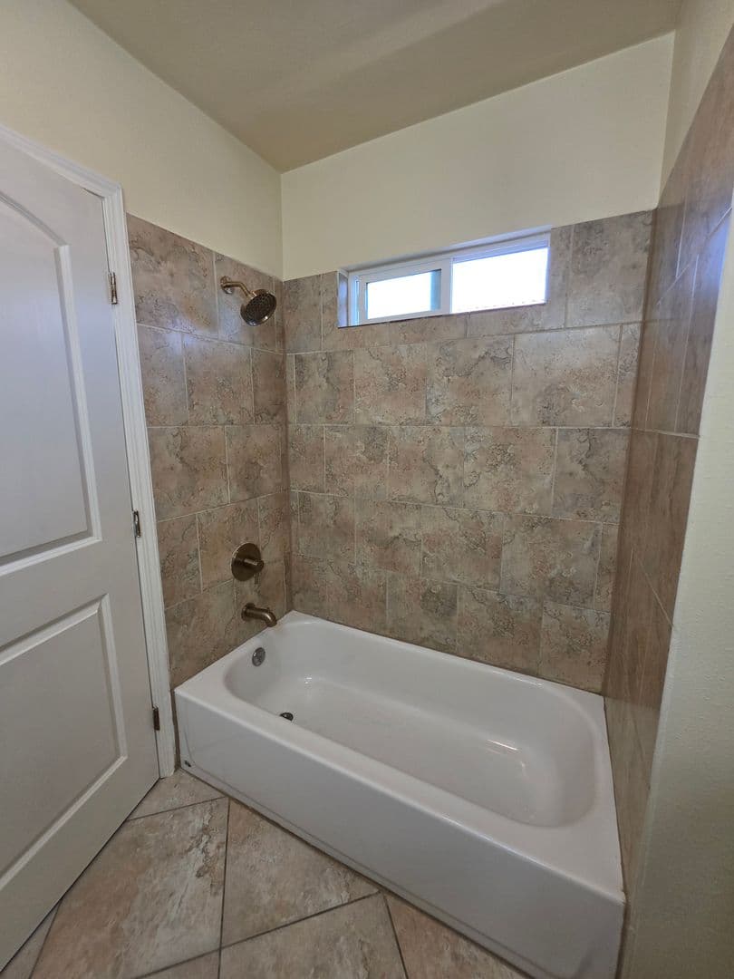 Los Angeles House: 2677 Carleton Ave