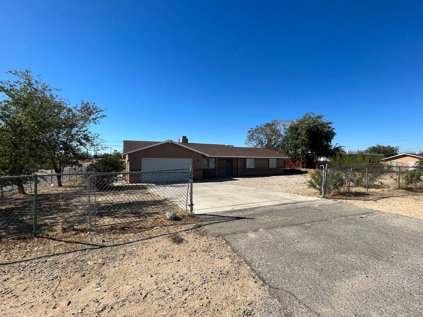 Hesperia House: 16865 Manzanita Street