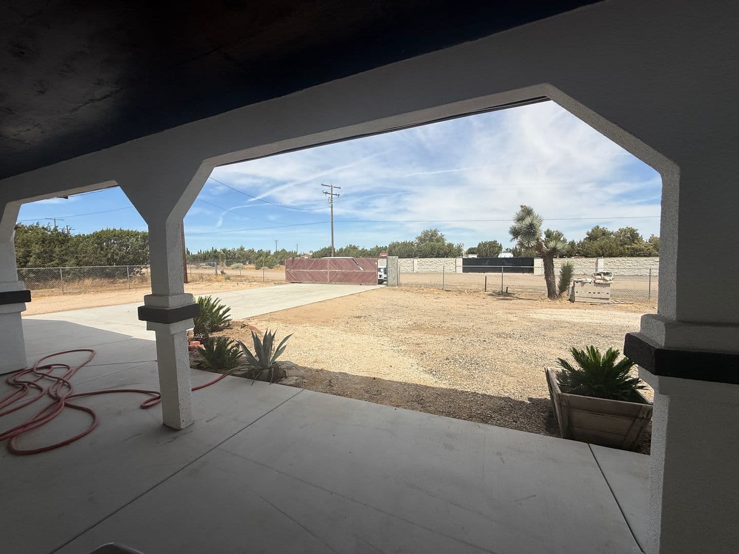 Oak Hills House: 12977 Cactus St