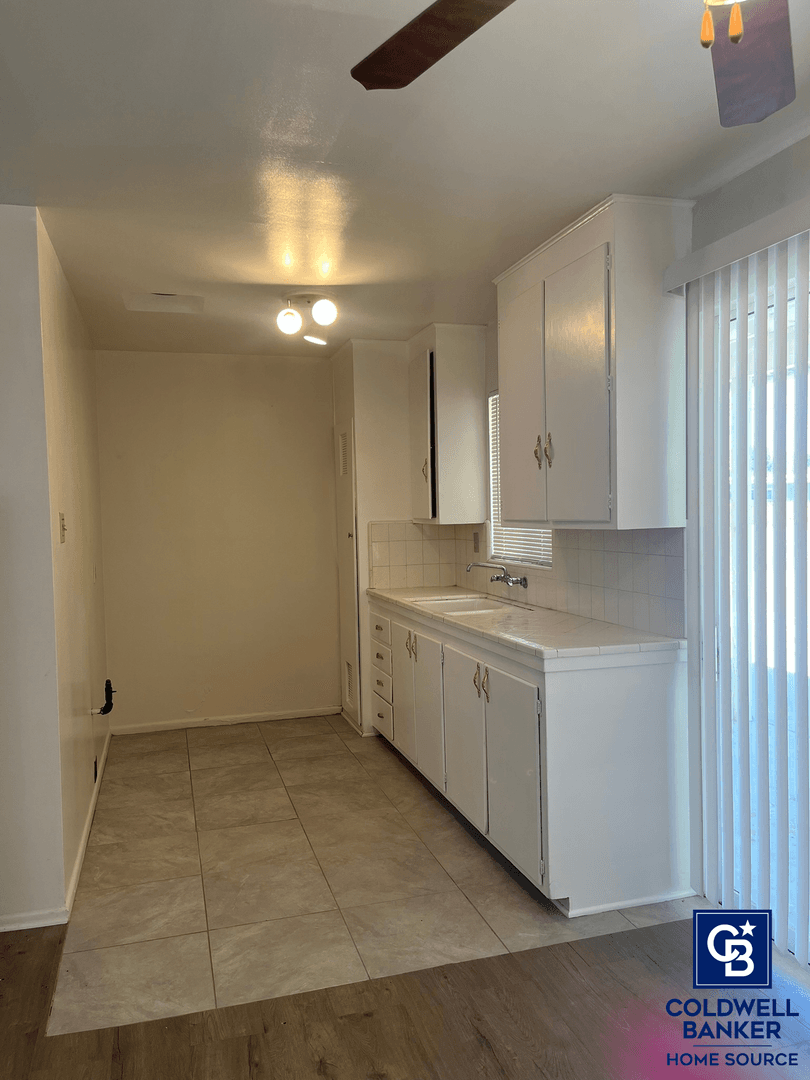Apple Valley Apartment: 15775 Pohez Rd.