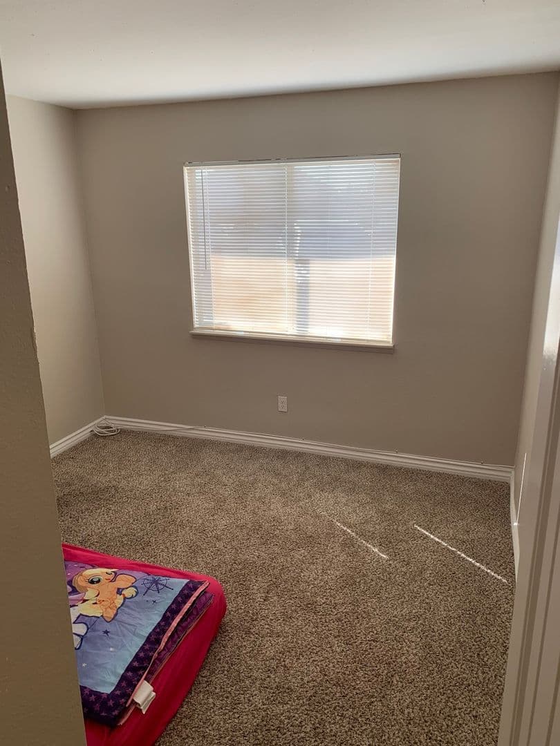 Victorville House: 16185 Tawney Ridge Ln