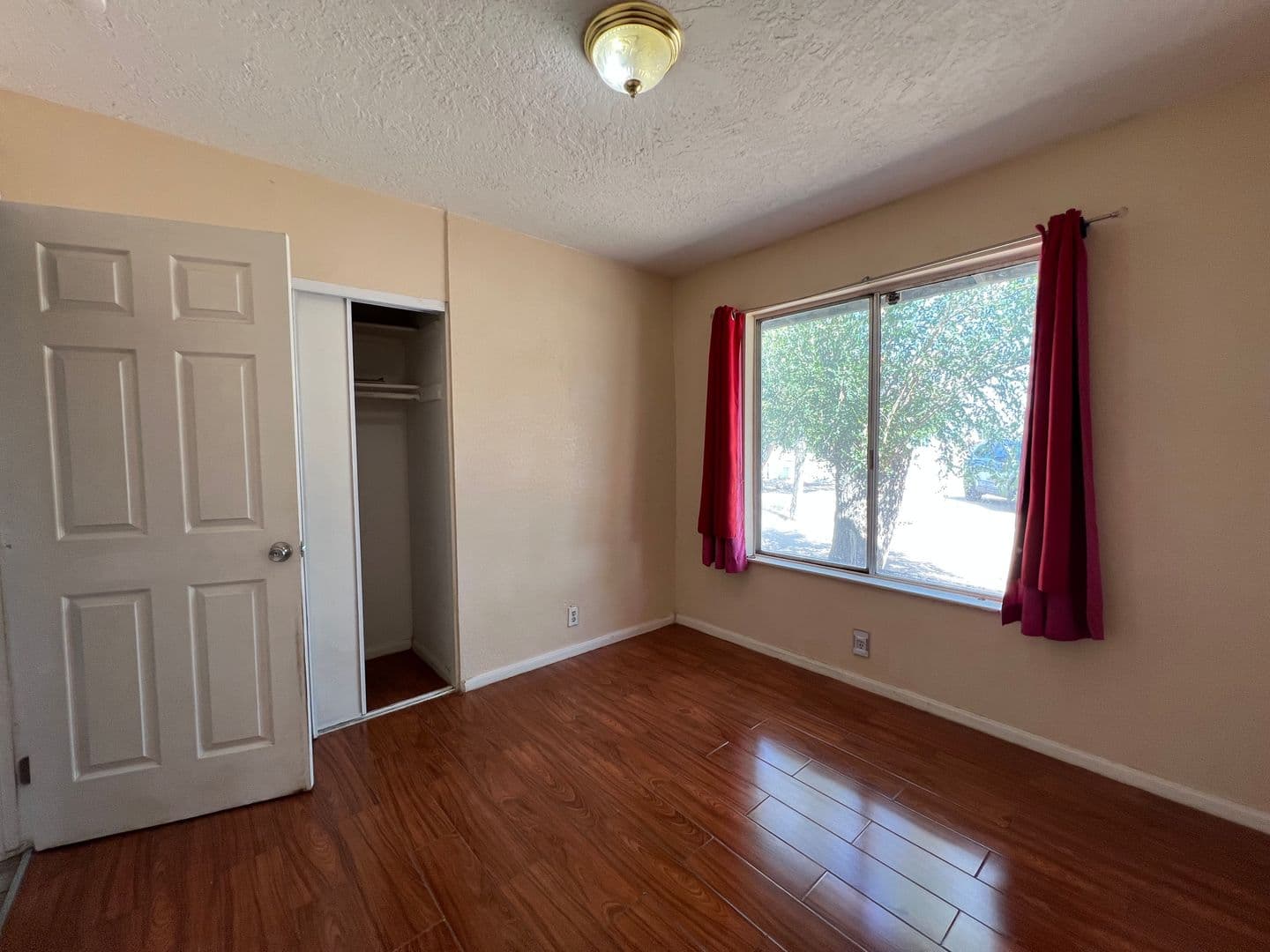 Apple Valley House: 22347 Tehama Road