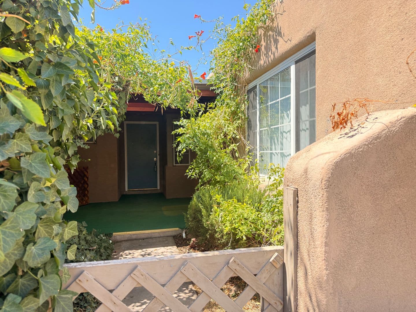 Albuquerque House: 1831 Childers Dr NE