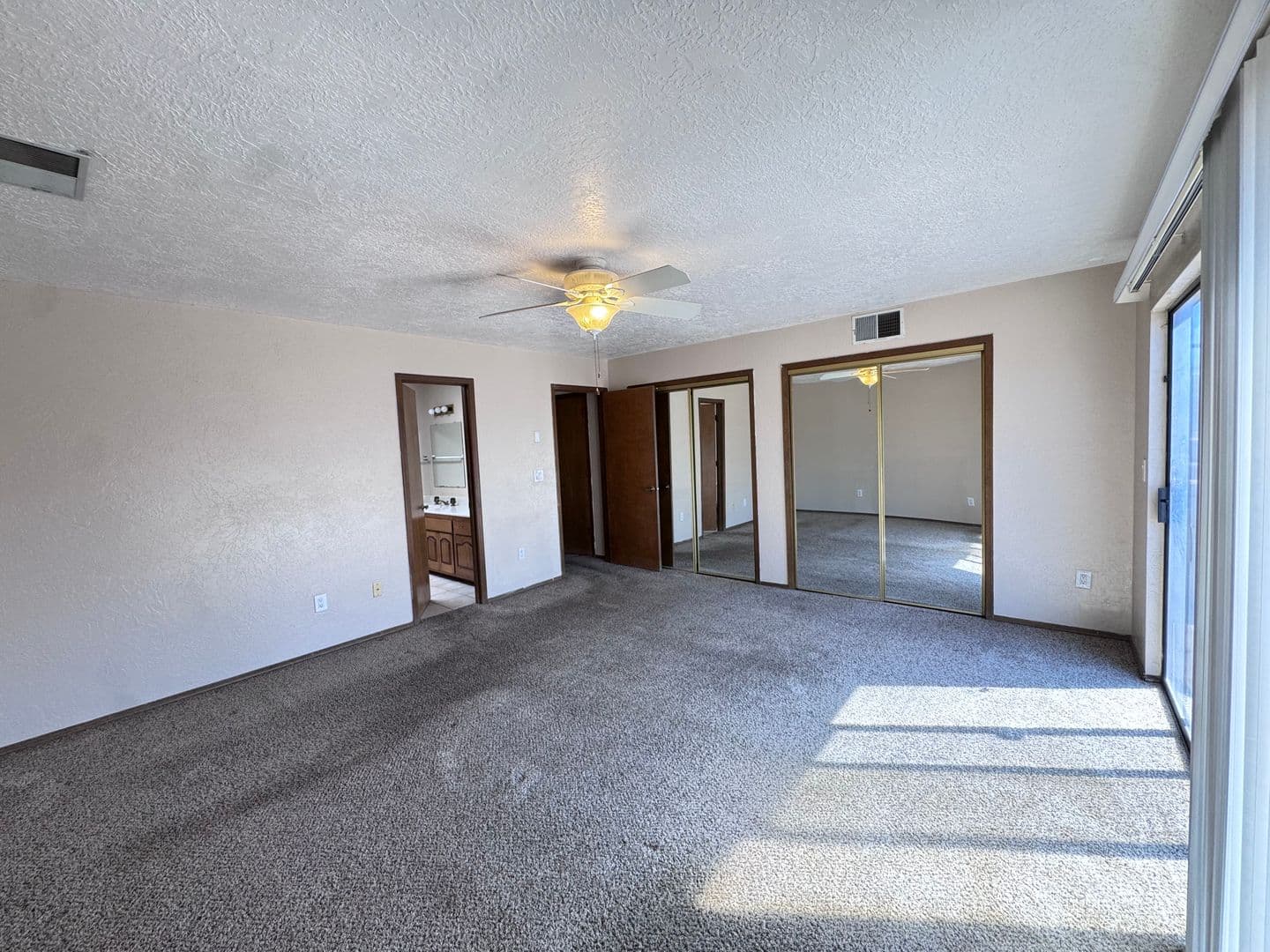 Albuquerque House: 850 Southeast Circle NW