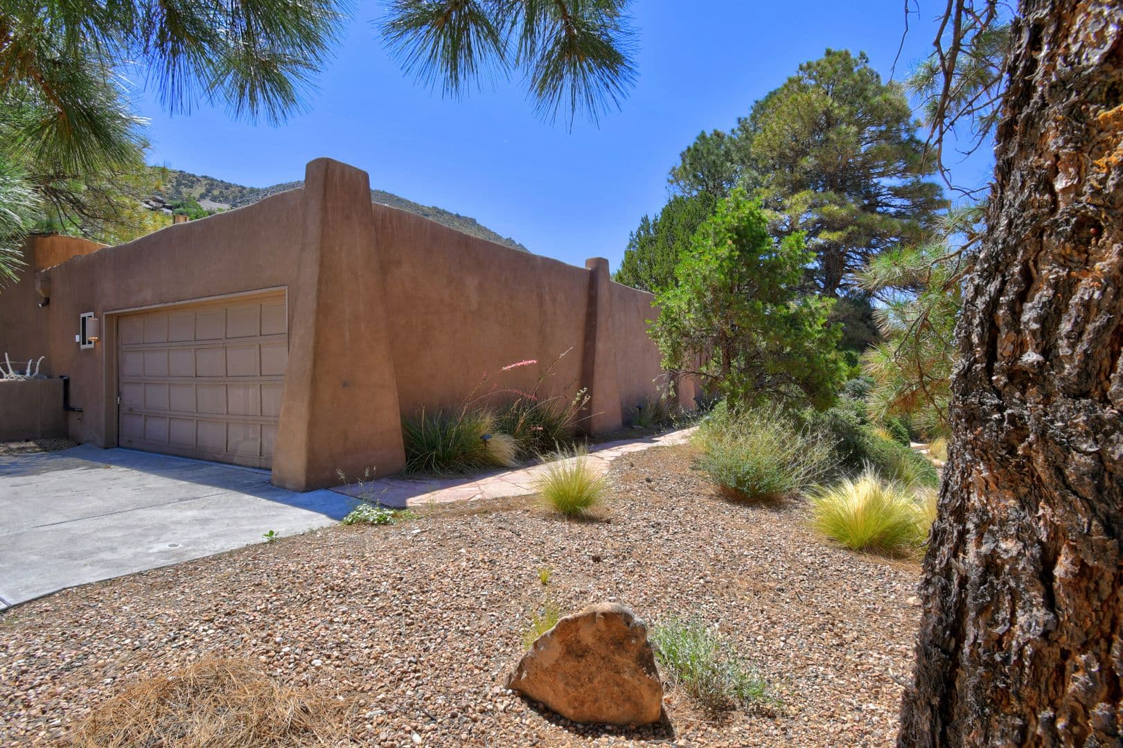 Albuquerque House: 3112 Camino de la Sierra NE