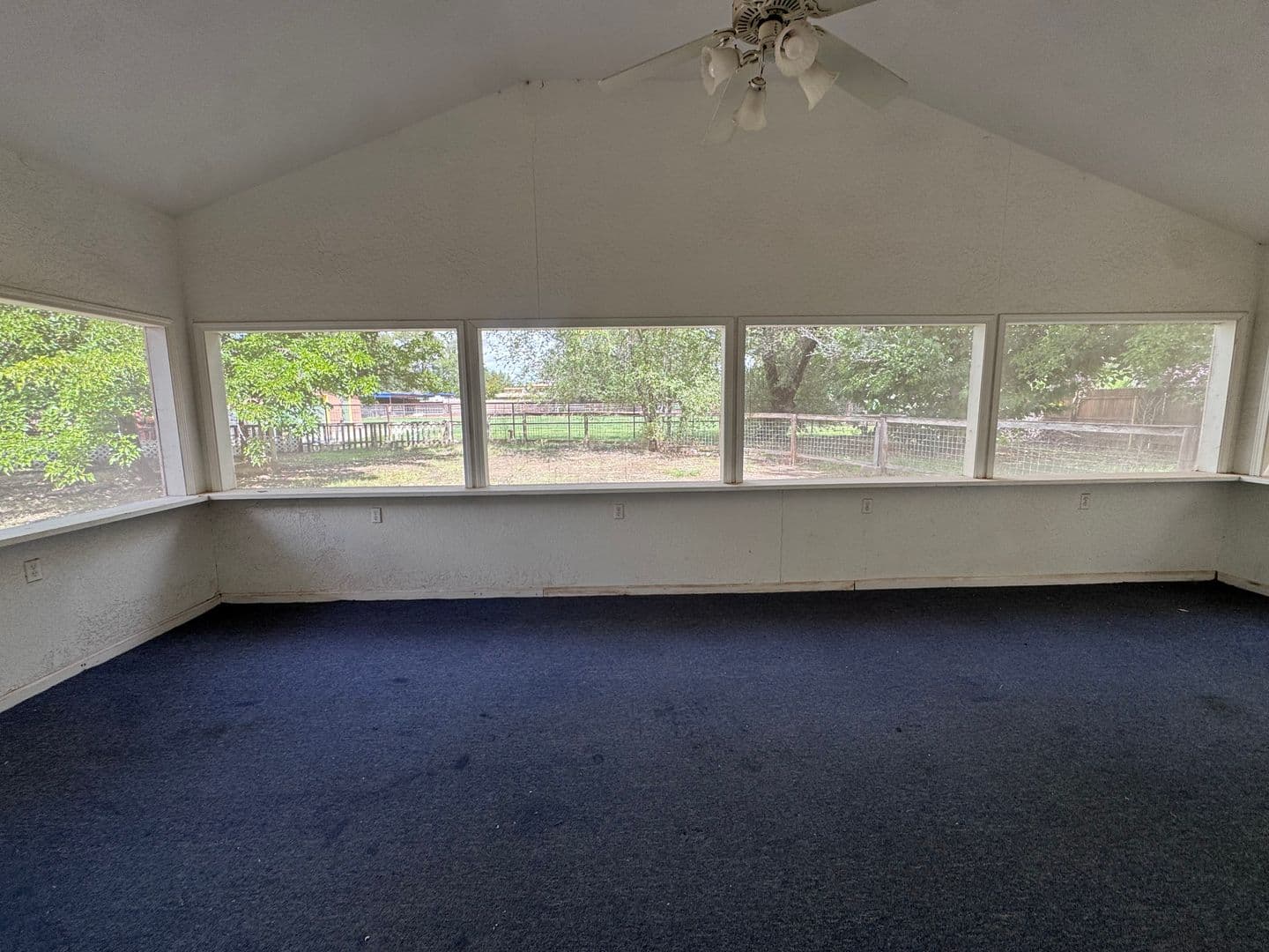 Bosque Farms House: 2495 Margaret Dr