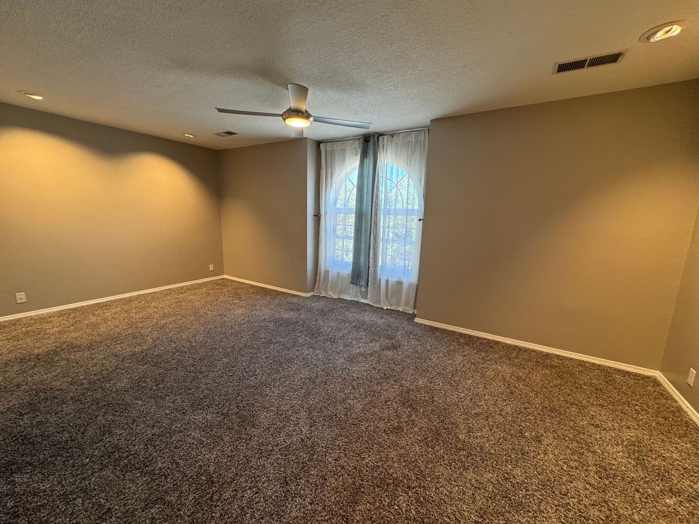 Albuquerque House: 11824 Caribou Ave NE