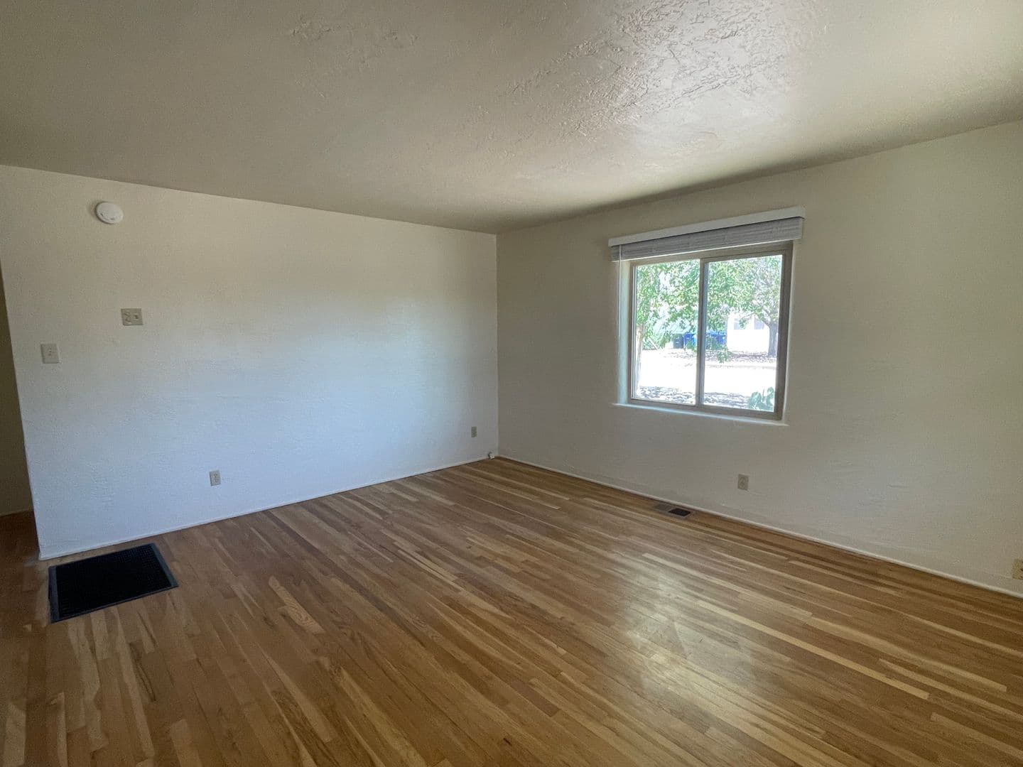 Albuquerque Apartment: 3833/3835 Thaxton Ave SE