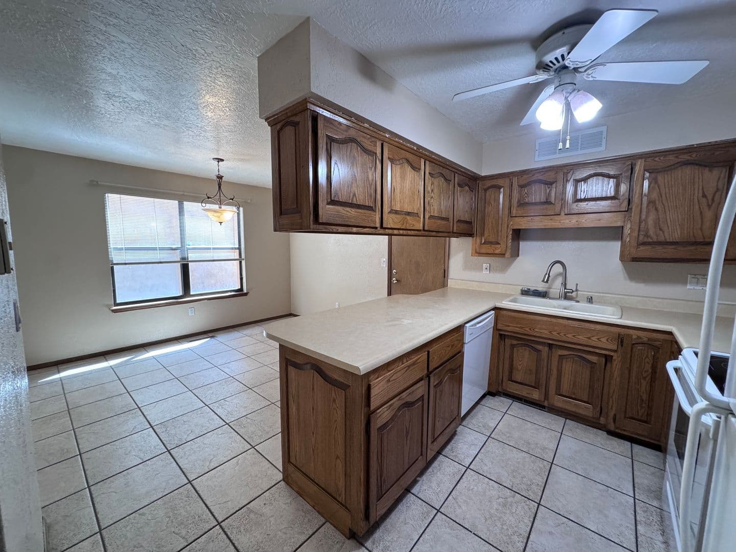 Albuquerque House: 850 Southeast Circle NW