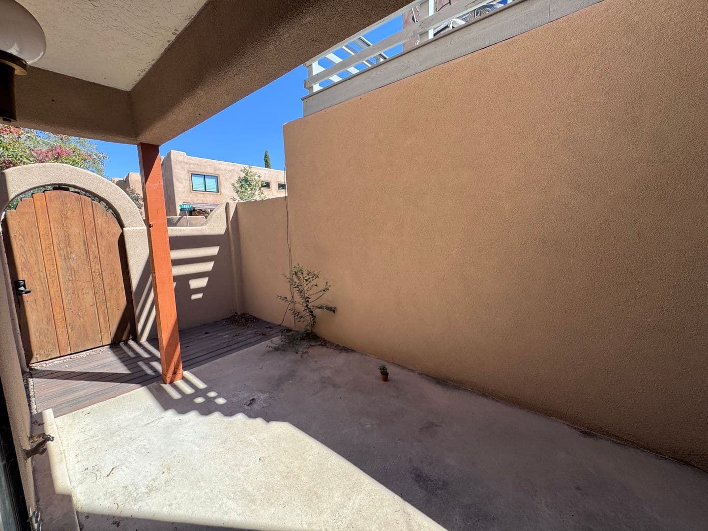 Albuquerque House: 850 Southeast Circle NW