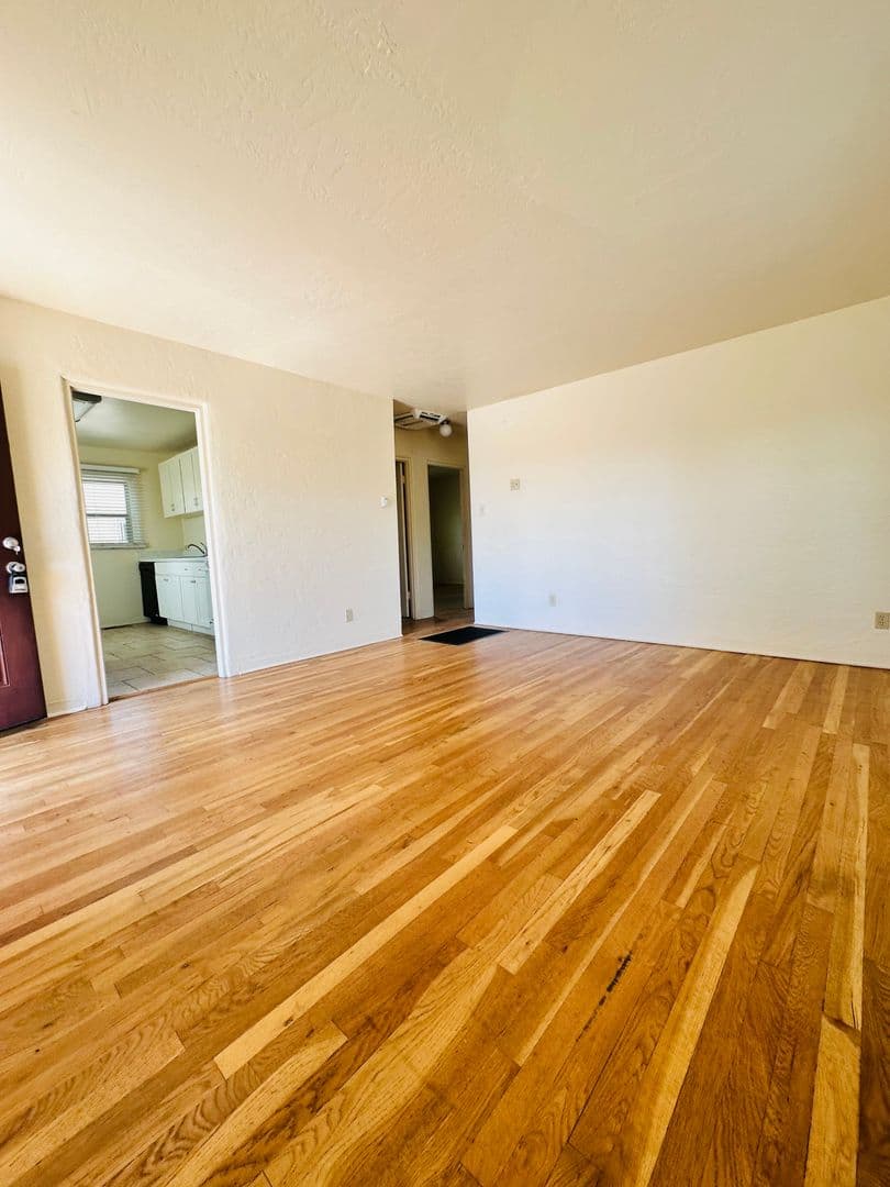 Albuquerque Apartment: 3833/3835 Thaxton Ave SE