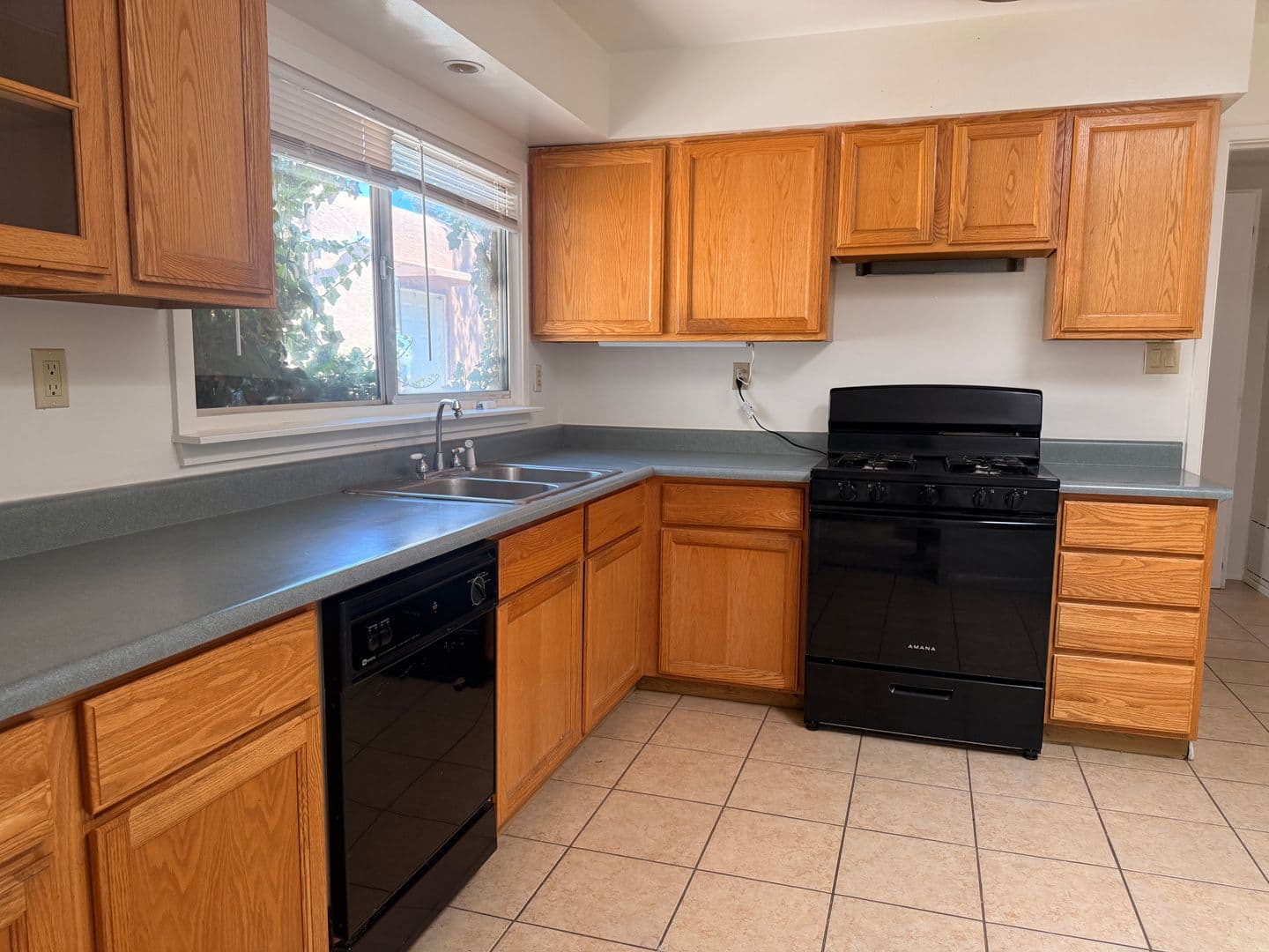Albuquerque House: 1831 Childers Dr NE