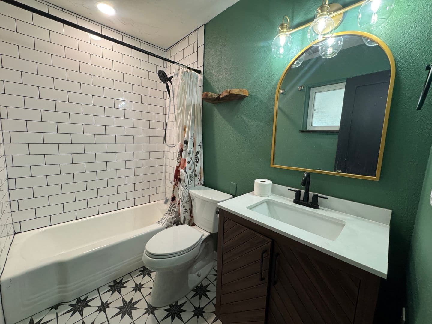 Albuquerque House: 2705 Mesilla St NE