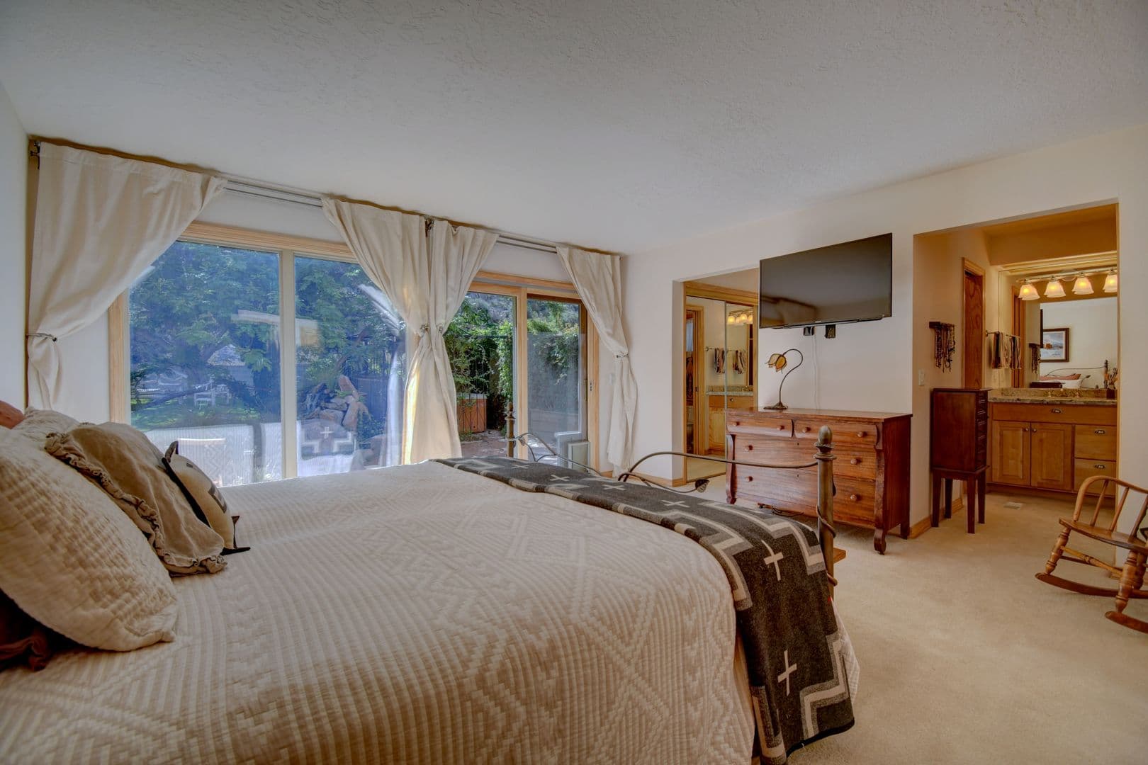 Albuquerque House: 3112 Camino de la Sierra NE