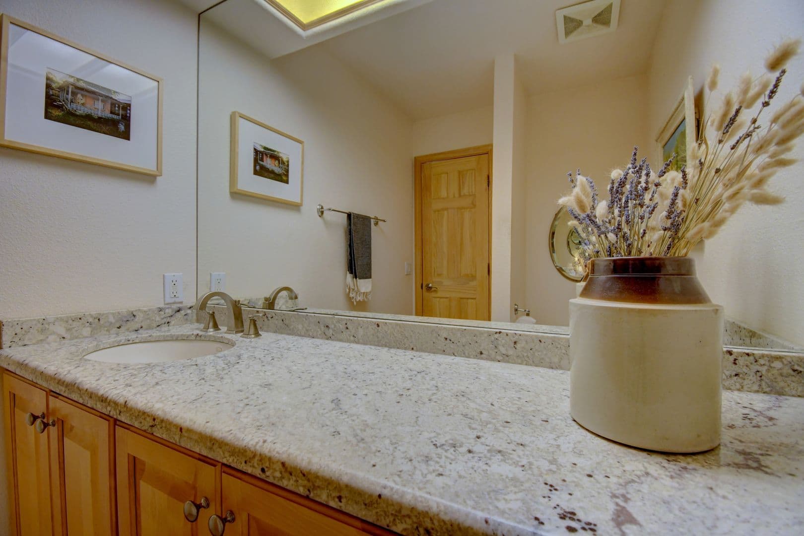 Albuquerque House: 3112 Camino de la Sierra NE