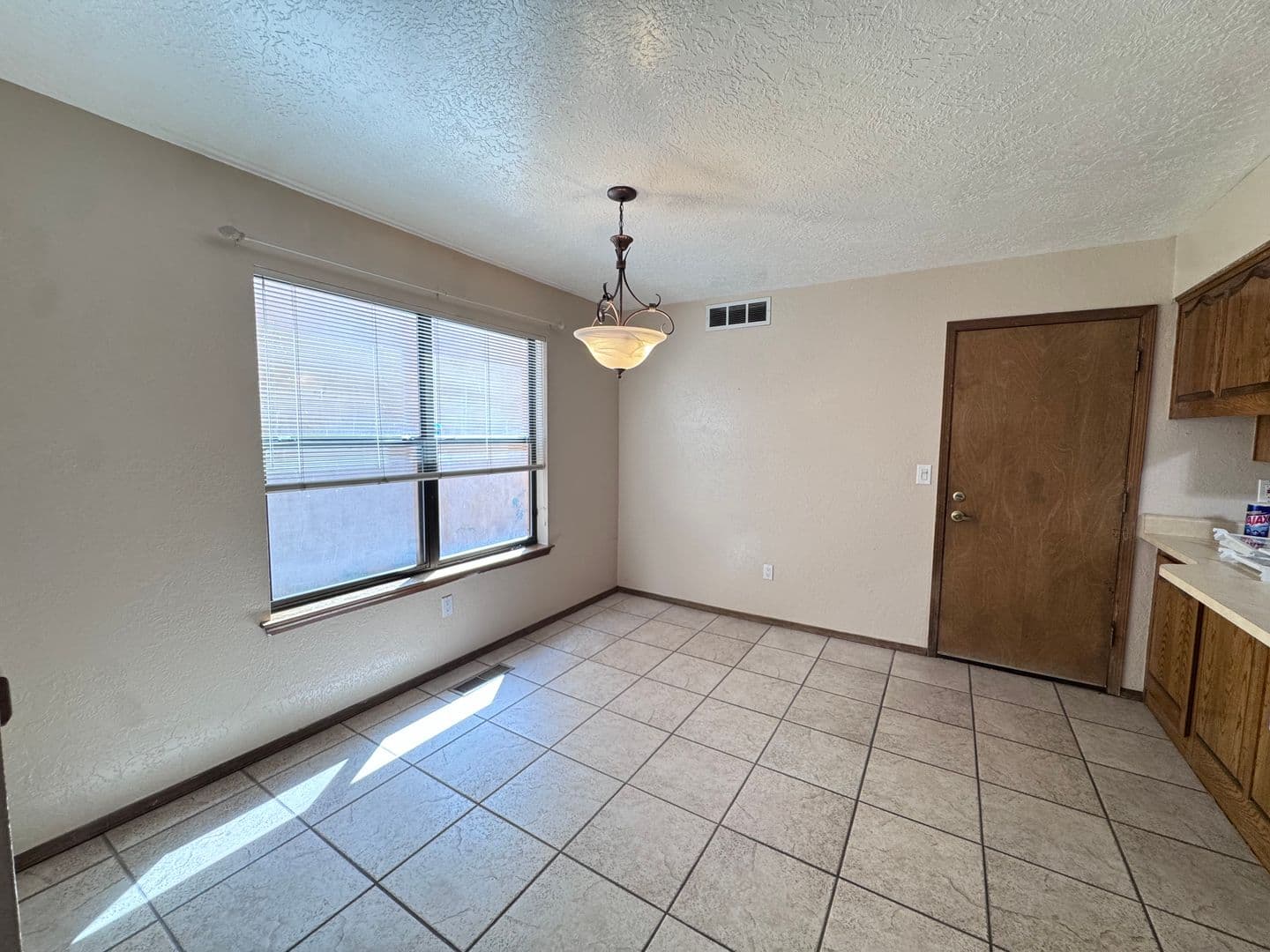 Albuquerque House: 850 Southeast Circle NW